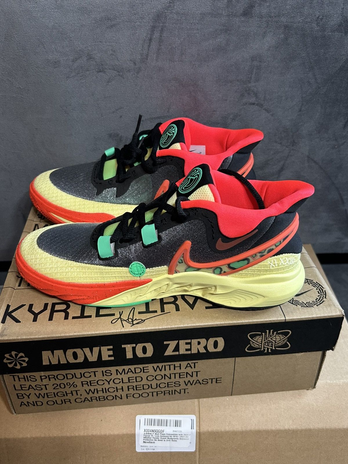 Nike Nike Kyrie 8 Go (GS) Black/Lemon Chiffon New in Box Size US 5.5 / EU 38 - 3 Thumbnail