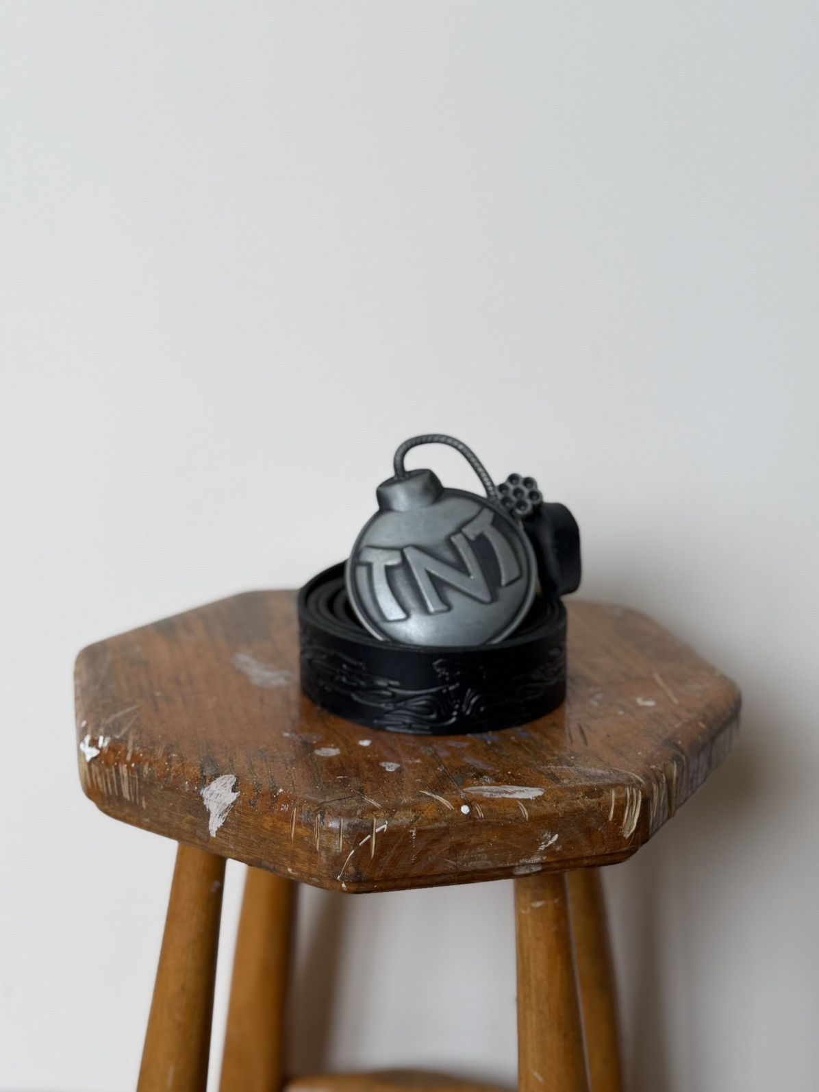 Vintage Vintage 90s Metal Logo TNT Leather Hype Y2K Archive Belt Size ONE SIZE - 1 Thumbnail
