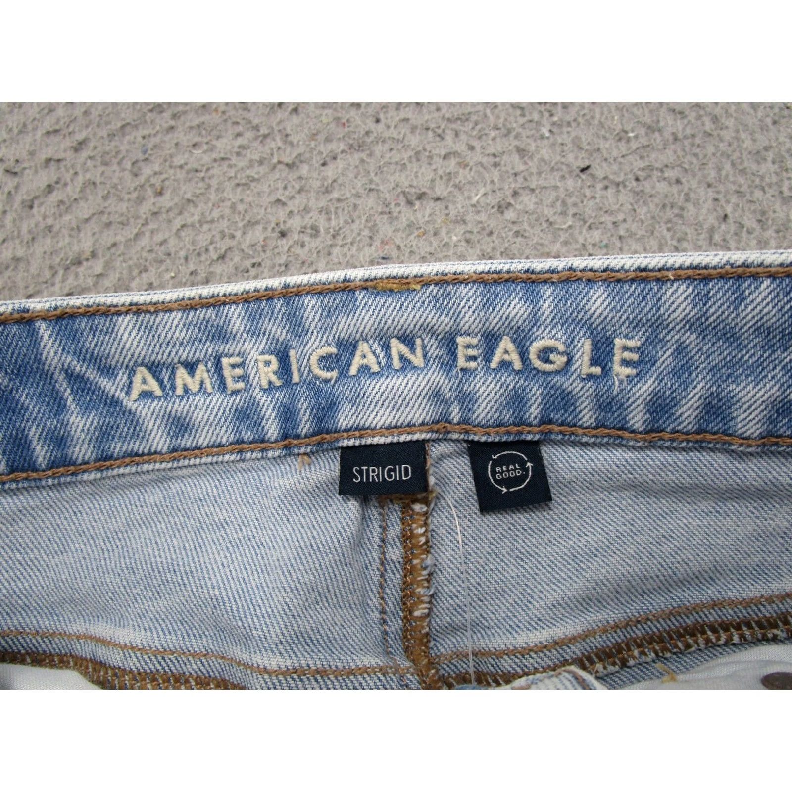 American Eagle Outfitters American Eagle Strigid High Rise Light Wash Blue Denim Mom Jeans Size 00 Stretch Size 24" / US 00 / IT 34 - 4 Thumbnail