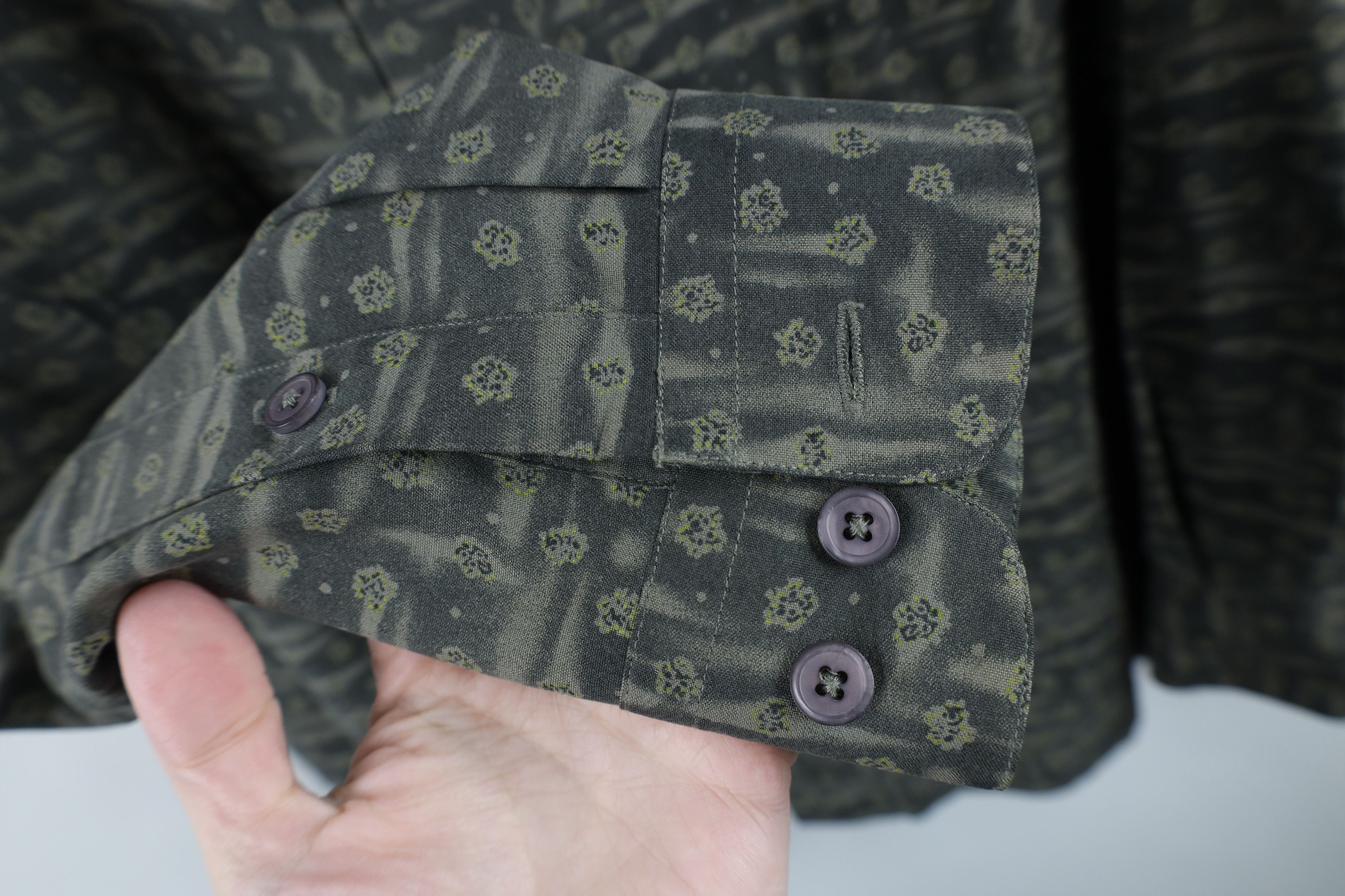 Vintage Vintage 90s Streetwear Silk Geometric Collared Button Shirt Size US S / EU 44-46 / 1 - 5 Thumbnail