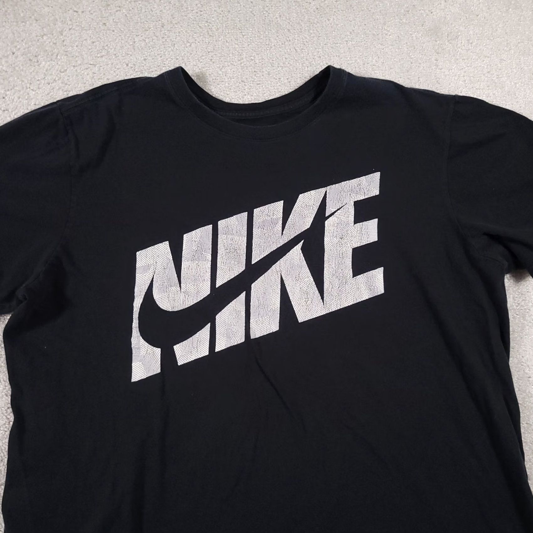 Nike Nike Tee T-Shirt Men XL Graphic Big Logo Black Swoosh Athletic Cut Grunge Size US XL / EU 56 / 4 - 3 Thumbnail