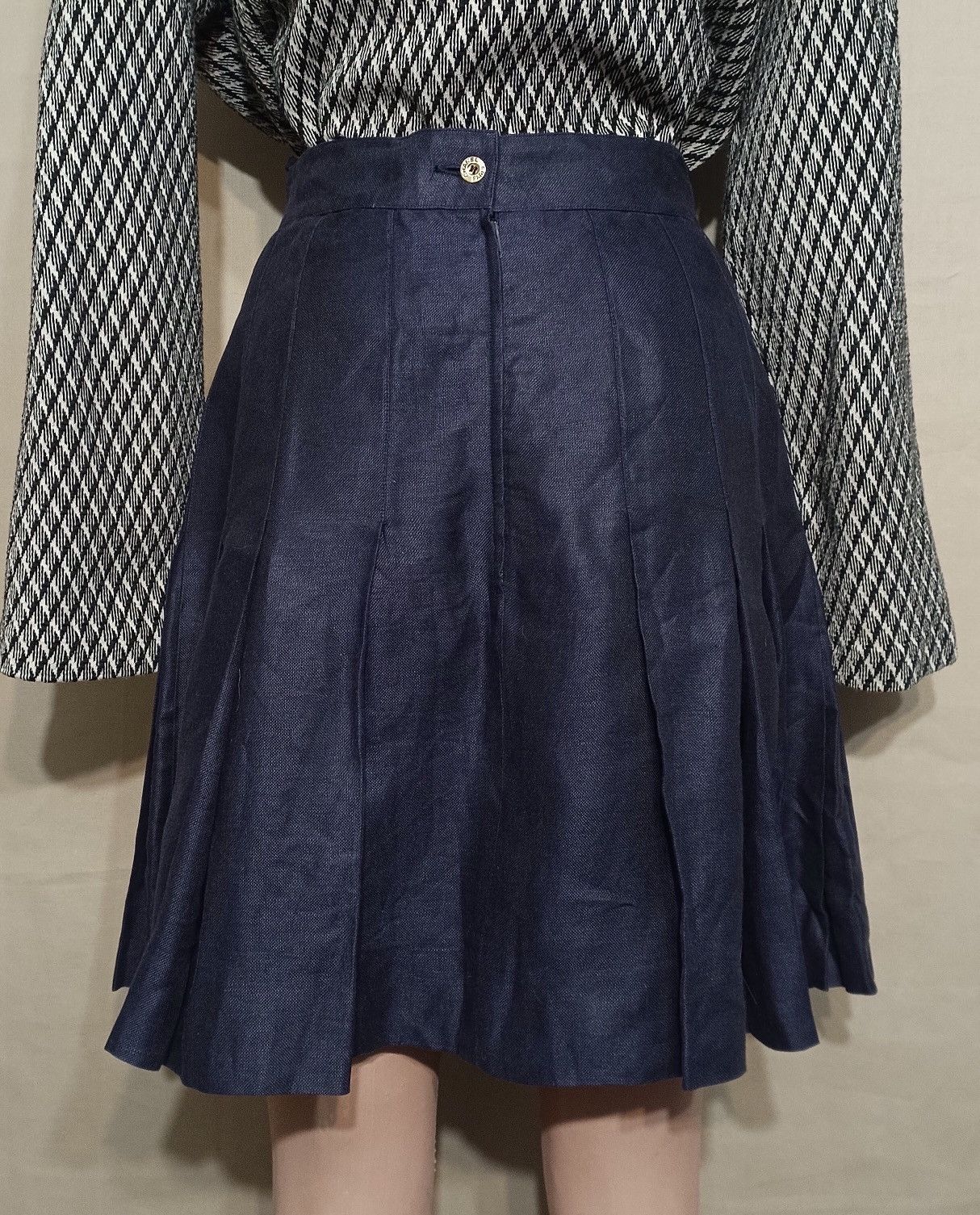 Chanel × Vintage CHANEL Vintage Navy Blue Pleated Skirt Size 26" / US 2 / IT 38 - 9 Thumbnail