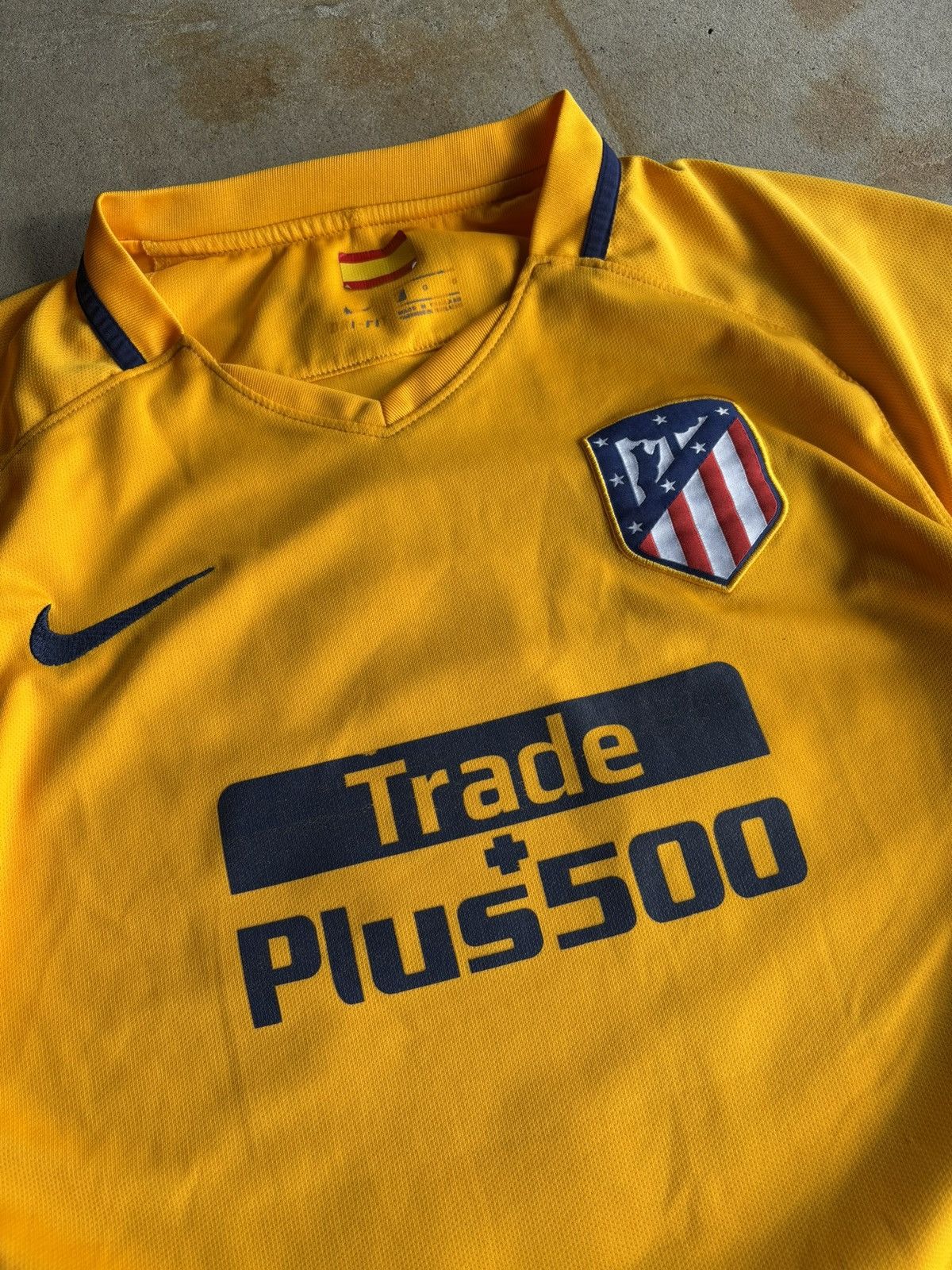 Other Vintage 2017/18 Atletico Madrid Away Jersey Number 15 Size US M / EU 48-50 / 2 - 3 Thumbnail