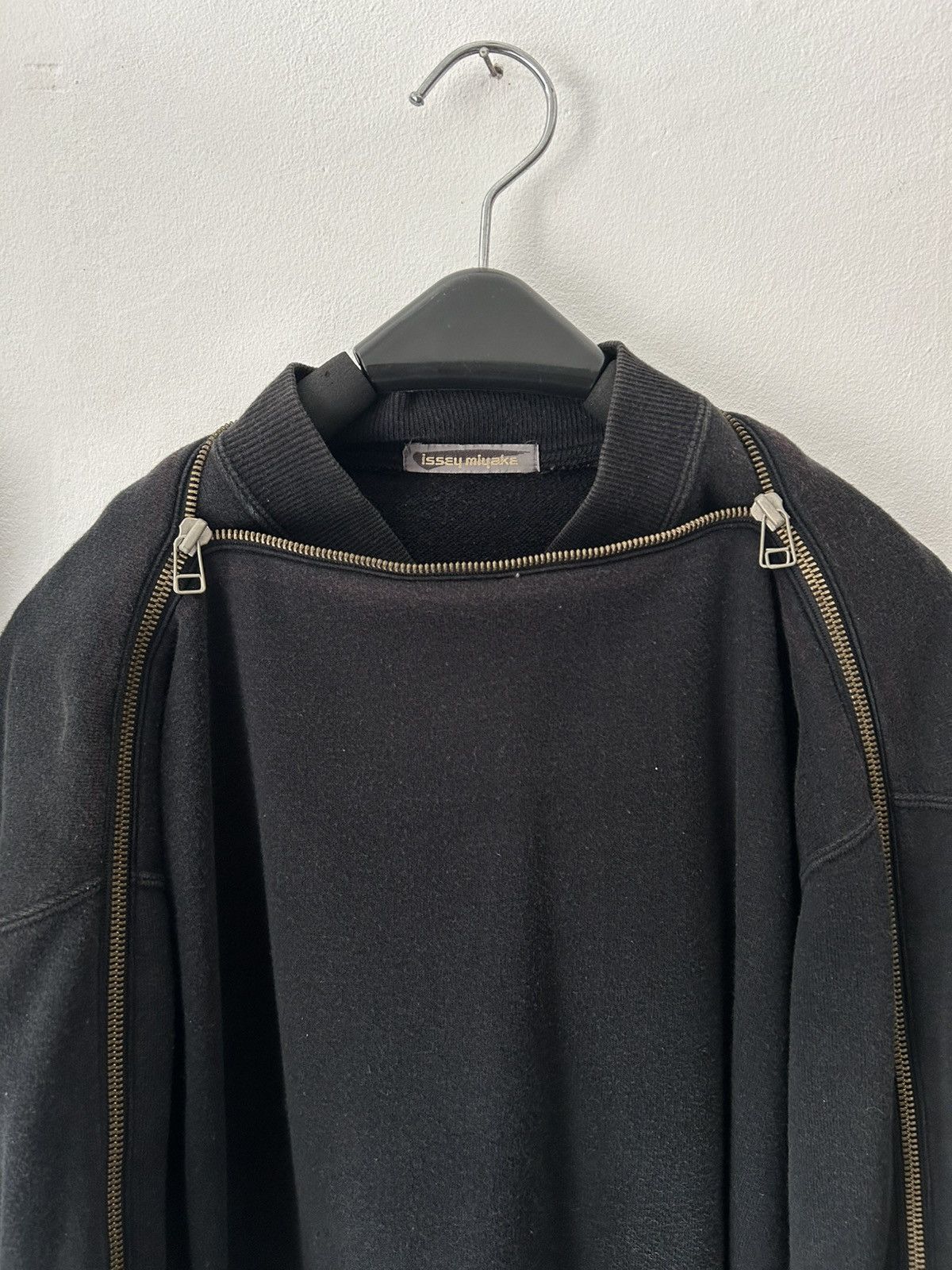 Issey Miyake Issey Miyake Printemps été 1987’ Staff Sweater Size US M / EU 48-50 / 2 - 5 Thumbnail
