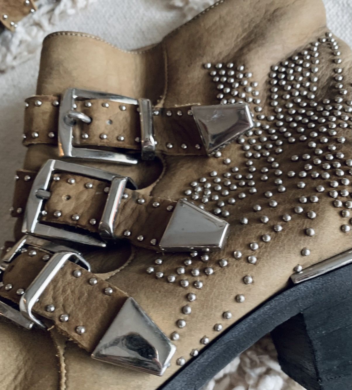 Chloe Chloe Suzanna wester cowboy ankle boot 7 studded beige suede Size US 7 / IT 37 - 2 Thumbnail