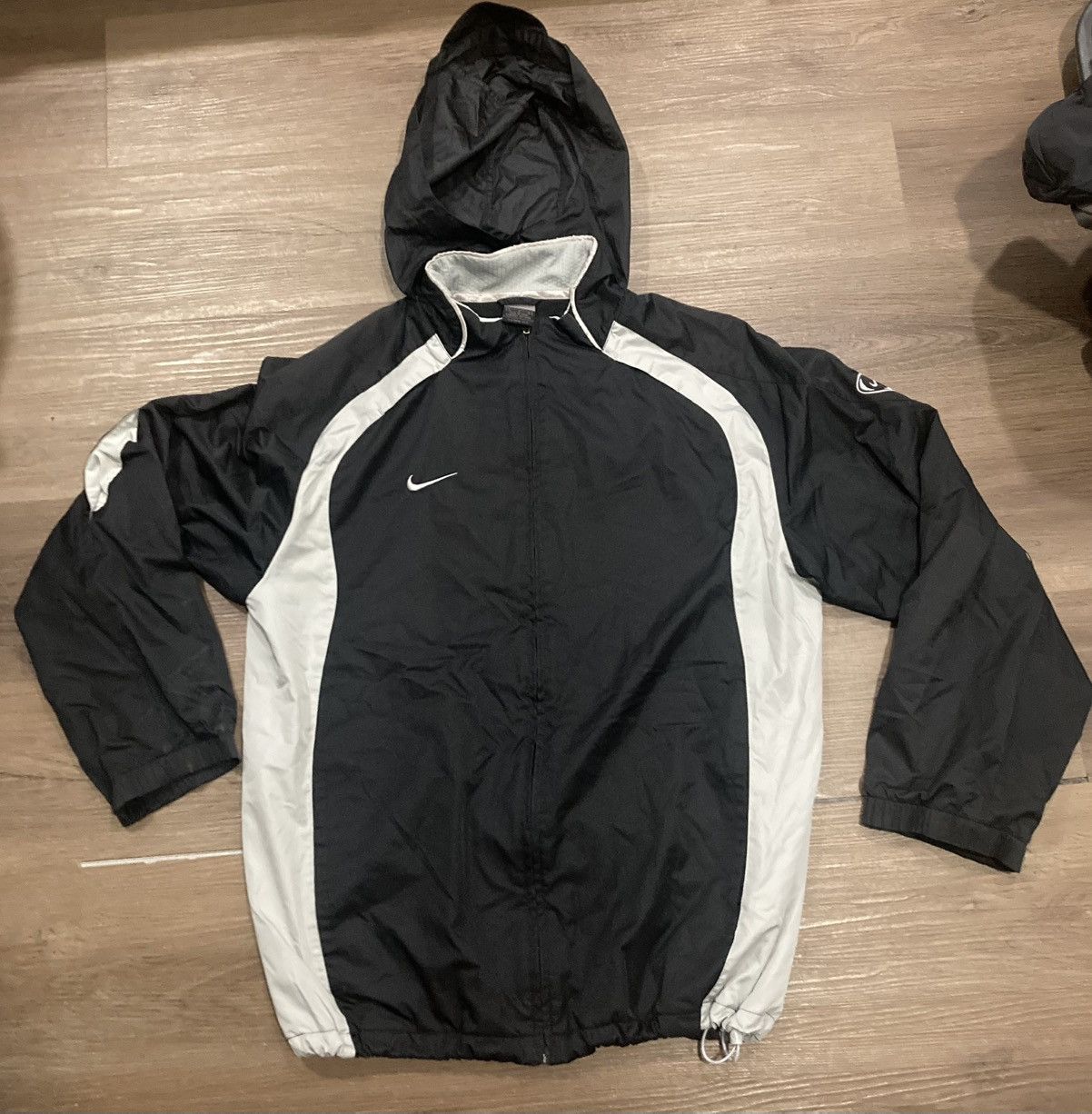 Nike Vintage Nike Technical Training Windbreaker Hoodie Size US L / EU 52-54 / 3 - 3 Thumbnail