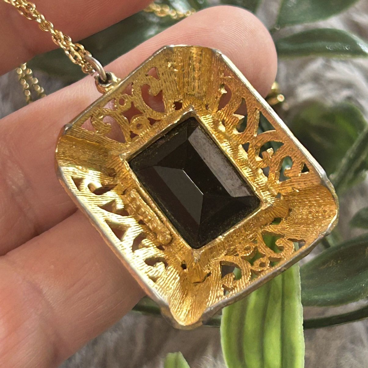 Vintage Vintage emerald cut black glass filigree pendant necklace Size ONE SIZE - 7 Thumbnail