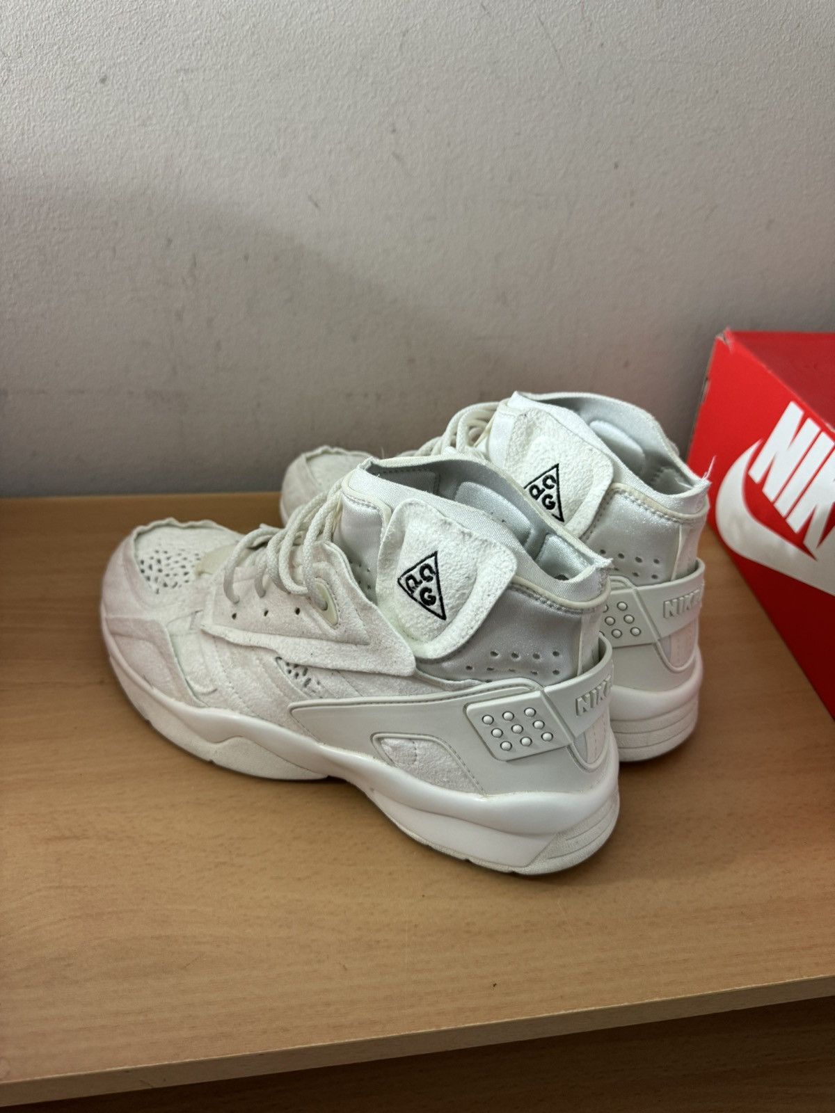 nike air mowabb white