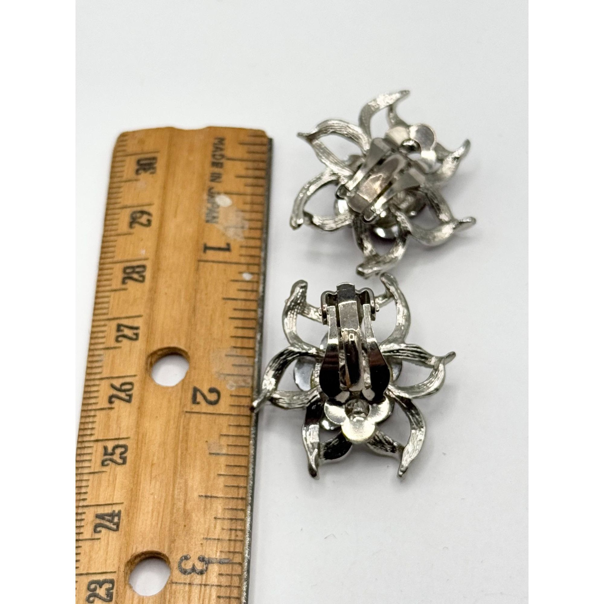 Vintage Vintage Purple moon glow flower silver rhinestone earrings Size ONE SIZE - 4 Thumbnail