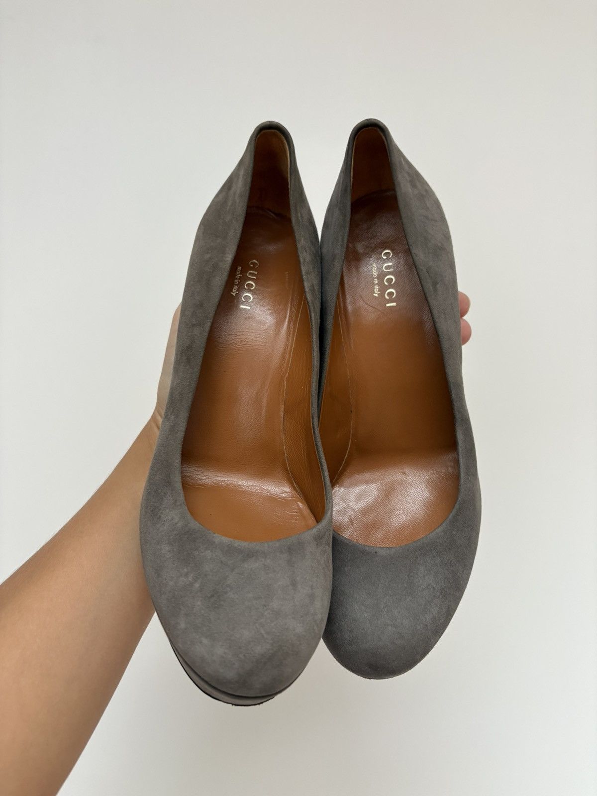 Gucci Gucci Scarlet Taupe Suede Platform Pumps Size US 7.5 / IT 37.5 - 5 Thumbnail