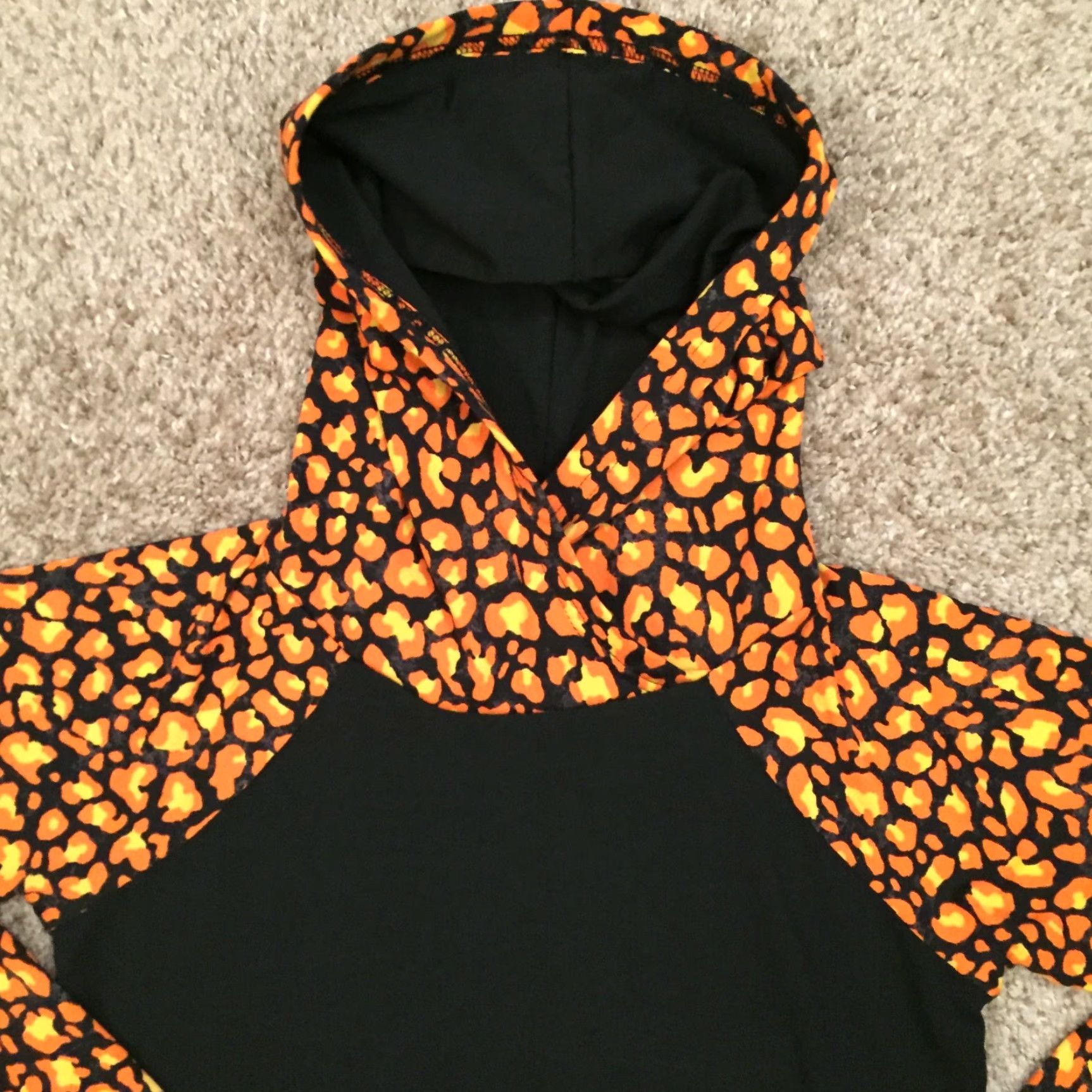Vintage LuLaRoe Hoodie Womens XS Black Orange Animal Print New Size XS / US 0-2 / IT 36-38 - 3 Thumbnail
