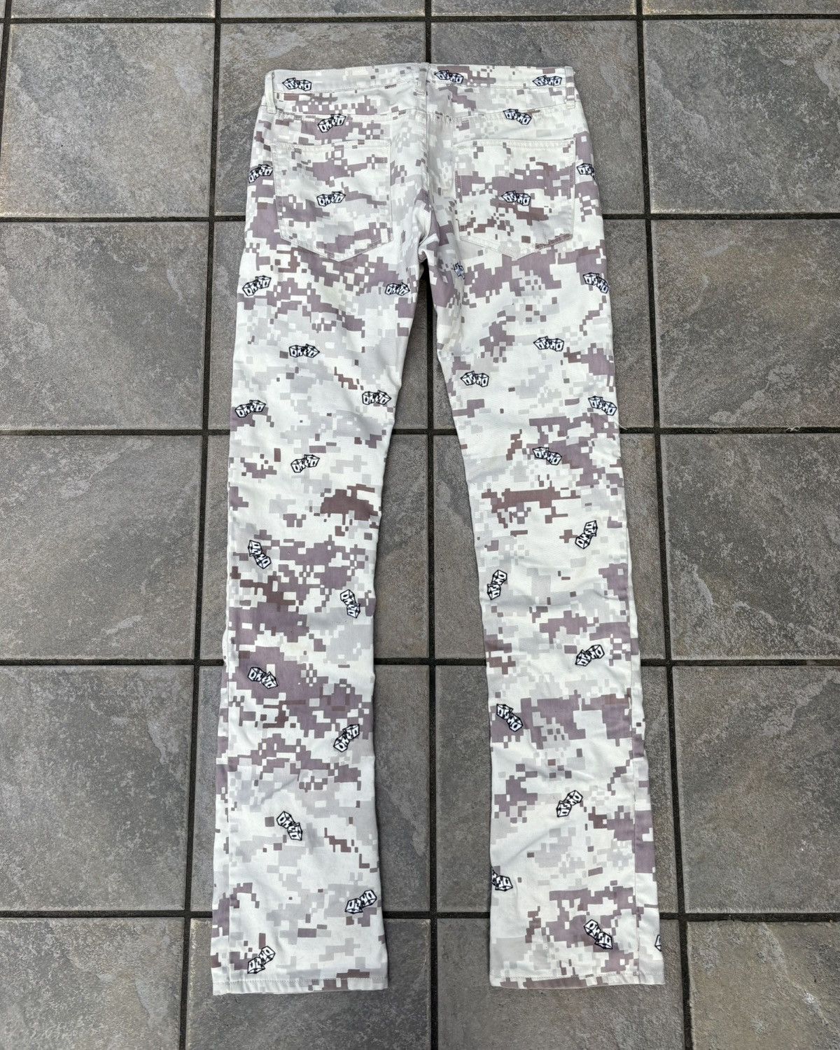 Vlone vlone old english denim digital camo dice Size US 32 / EU 48 - 2 Thumbnail