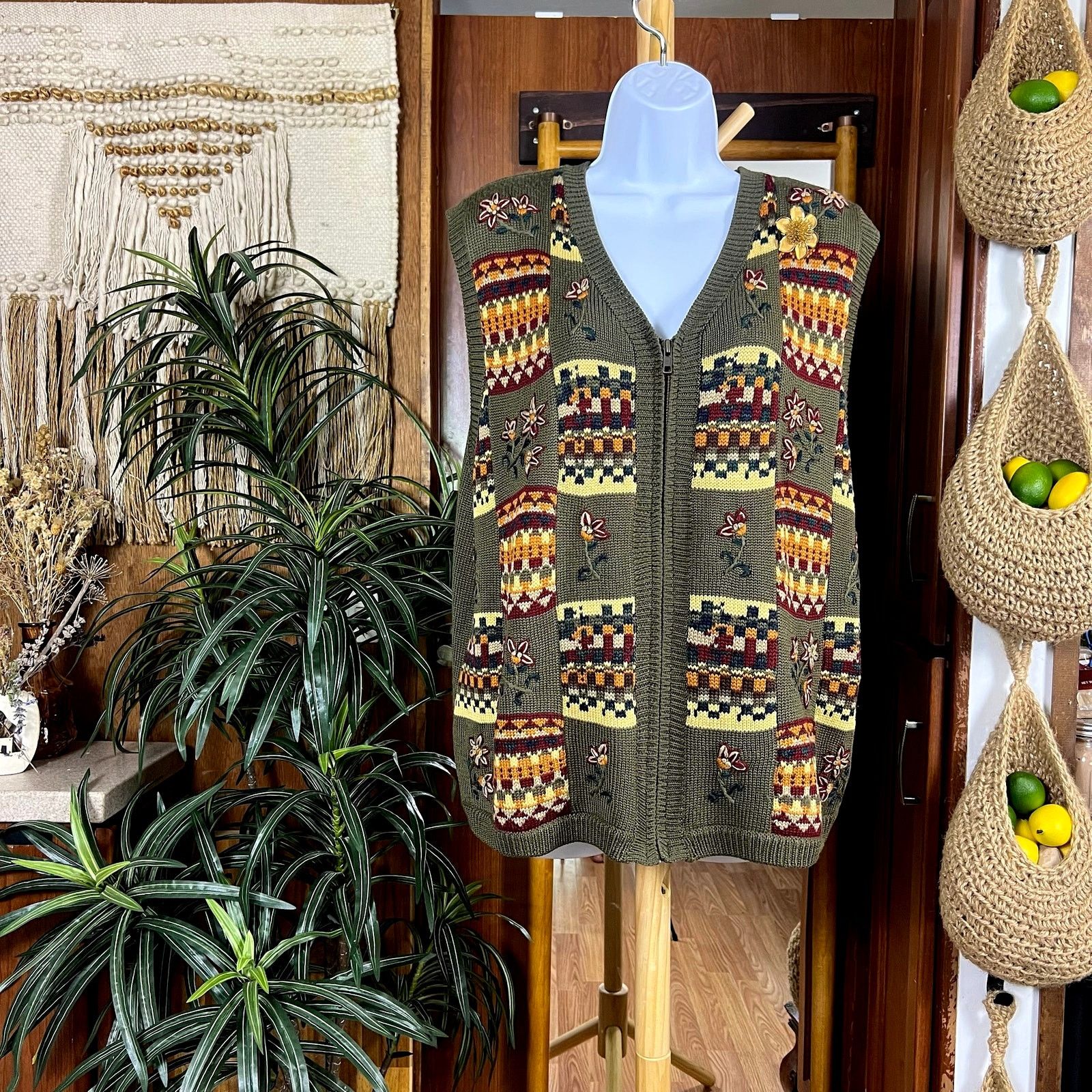 Vintage Vintage Embroidered Knit Vest XL Olive Floral Granny Cottage Size XL / US 12-14 / IT 48-50 - 2 Thumbnail
