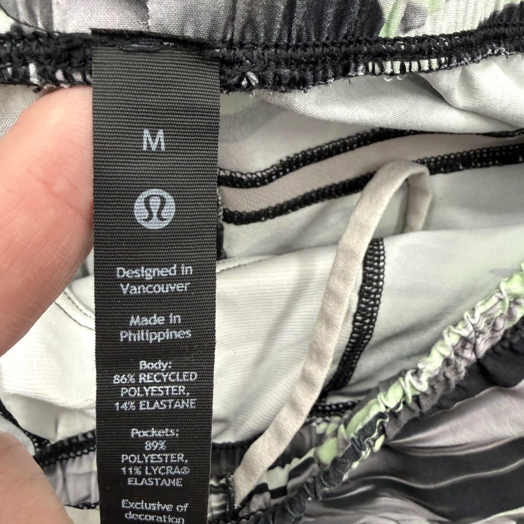 Lululemon Lululemon Shorts Mens Medium Green Black Camouflage Athletic Running Drawstring Pockets Lightweight Size US 31 - 3 Thumbnail