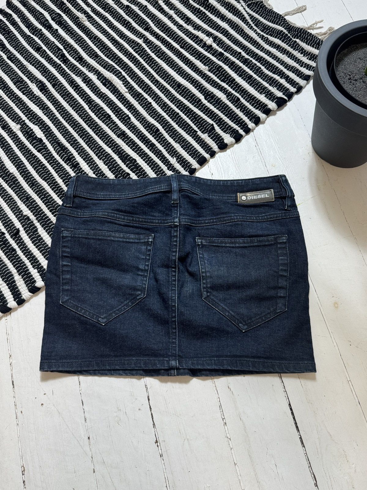 Diesel VINTAGE DIESEL 2000s MINI DENIM SKIRT Size 28" / US 6 / IT 42 - 5 Thumbnail