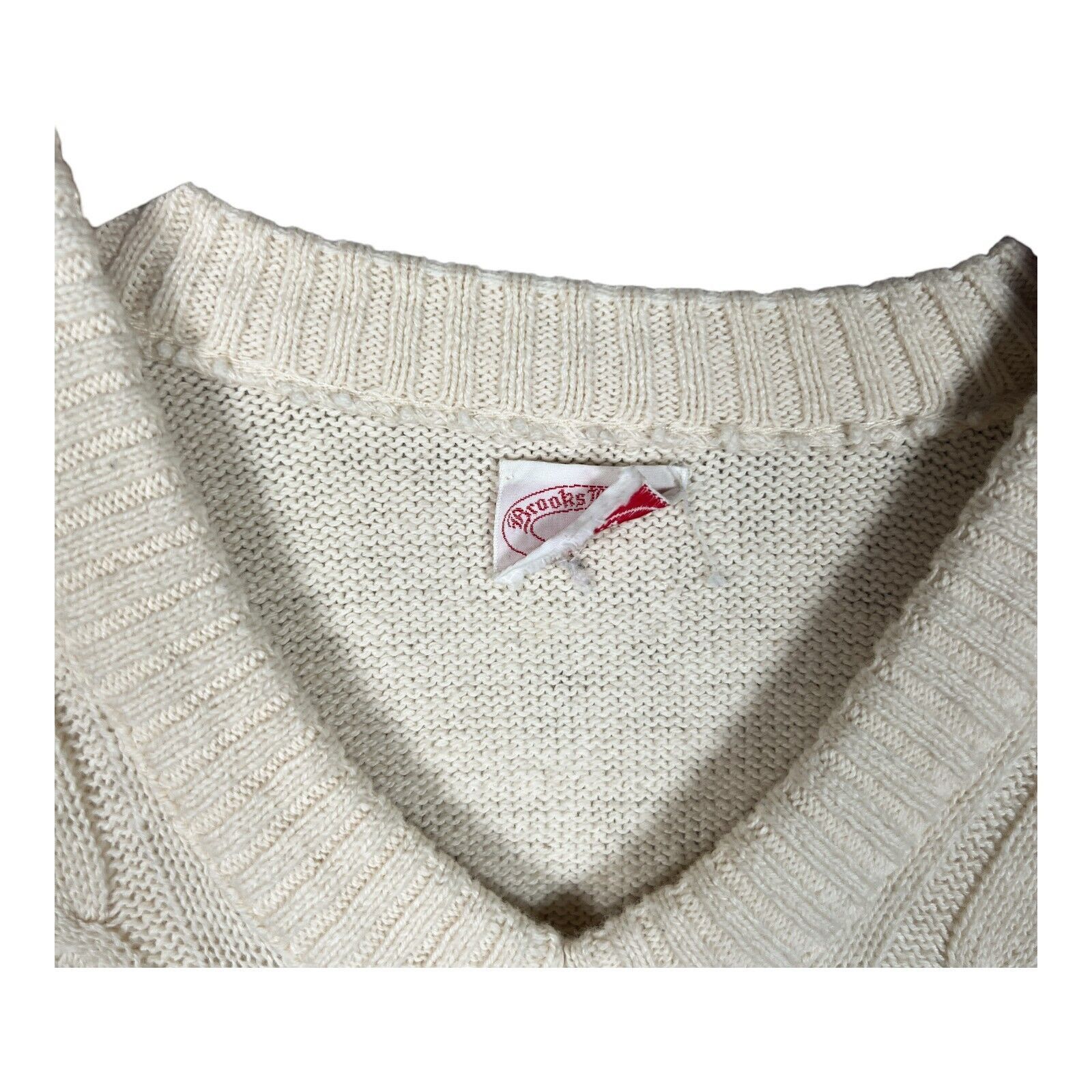 Brooks Brothers Brooks Brothers Cream Fair Isles Winter V Neck Sweater sz L Size US L / EU 52-54 / 3 - 3 Thumbnail