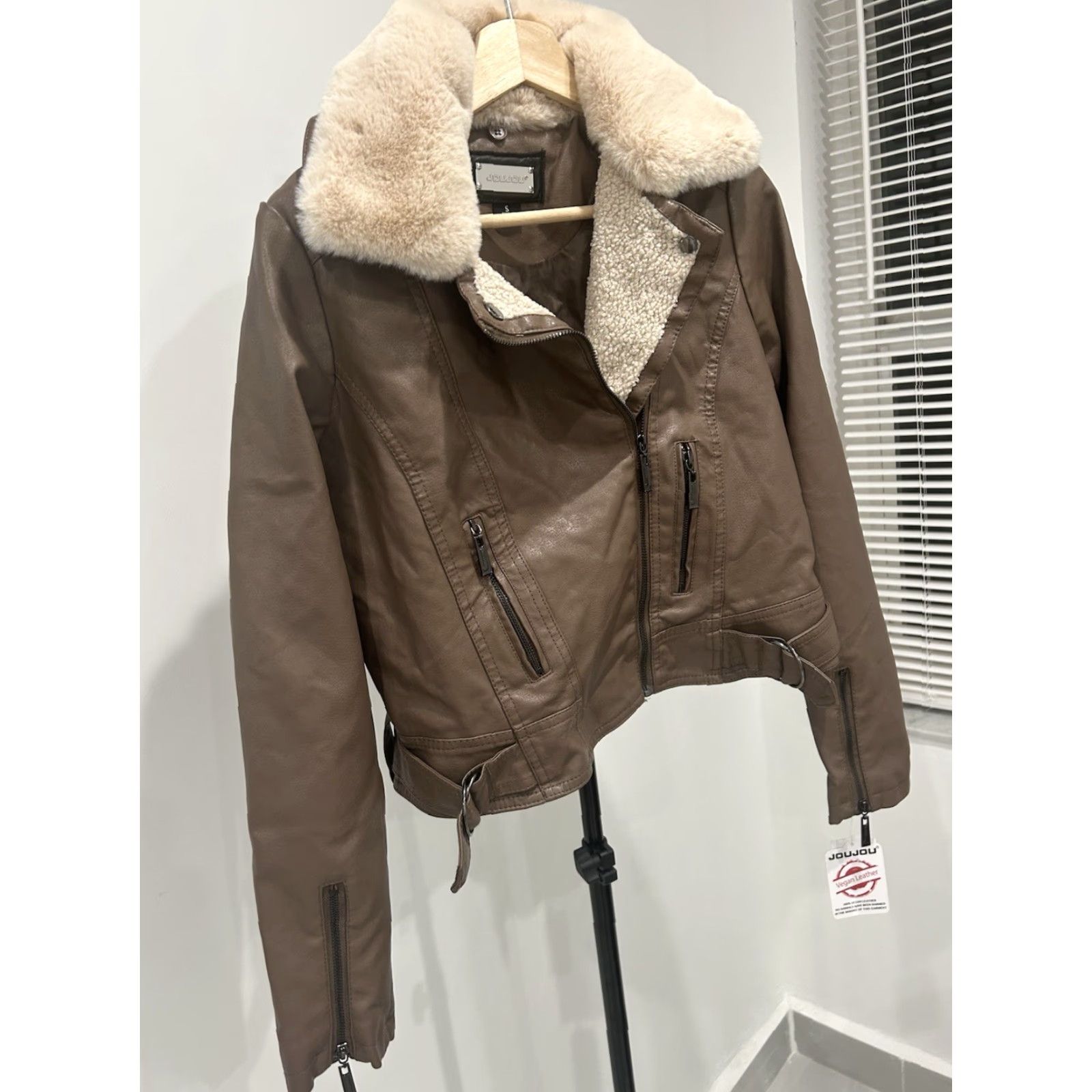 Vintage NEW JouJou Pilot Brown Vegan Leather Faux Fur Motorcycle Jacket S Women Biker Short Zip Lined Buckle Zipper Regular Fit | Fall Spring Winter Size S / US 4 / IT 40 - 3 Thumbnail