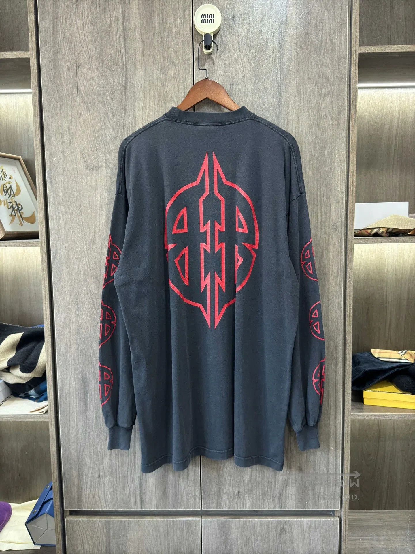 Balenciaga Balenciaga Bitcoin Distressed Longsleeve. Size US S / EU 44-46 / 1 - 1 Thumbnail