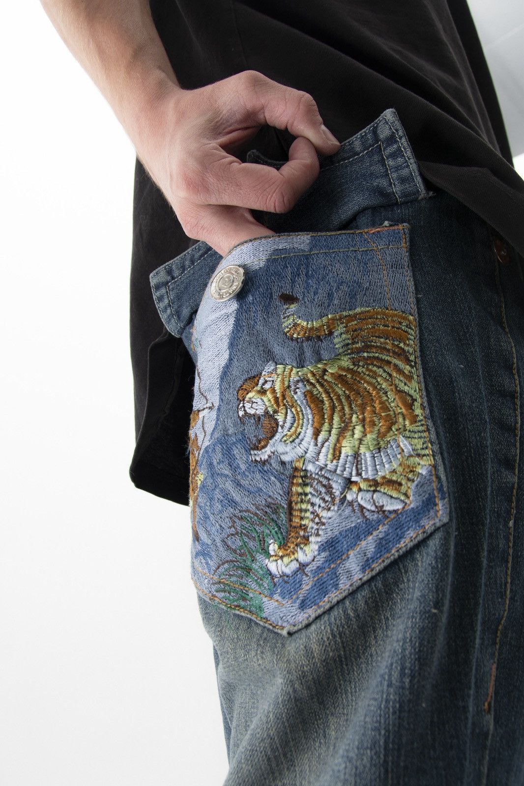 True Religion True religion faded denim distressed pants Size US 42 / EU 58 - 7 Thumbnail