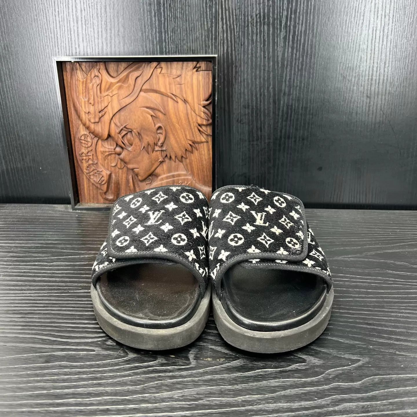 Louis Vuitton LV Miami B&W Print 8/42 Repaired Left Inner Flaw Size US 9 / EU 42 - 4 Thumbnail