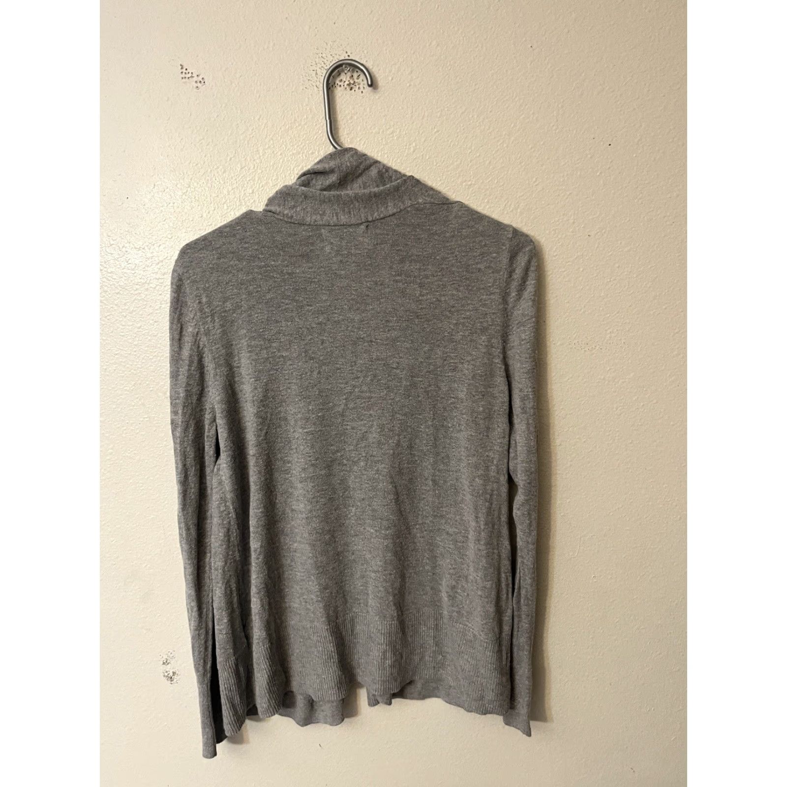 Old Navy Old Navy Cardigan Sweater Women's Gray Cotton Open Front Medium Crew Neck Long Sleeve with Pockets Solid Modeling Size M / US 6-8 / IT 42-44 - 2 Thumbnail