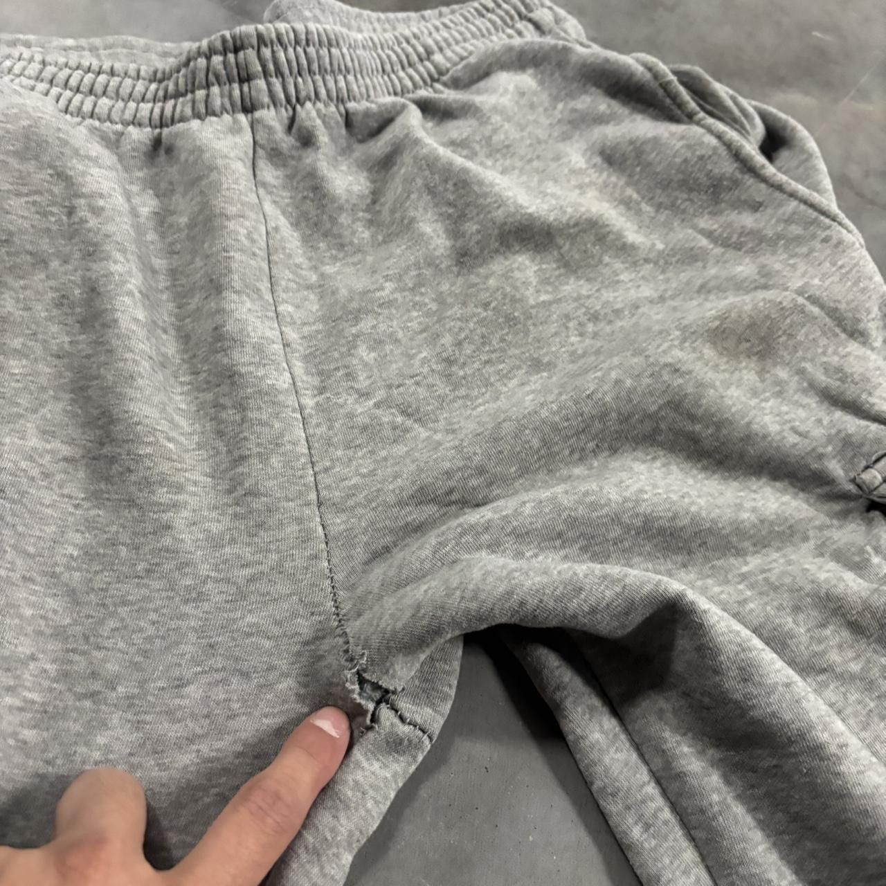 Vintage Crazy Vintage Y2K/2000s Baggy Light Grey Cargo Essential Sweatpants! Size L Size US 34 / EU 50 - 6 Thumbnail