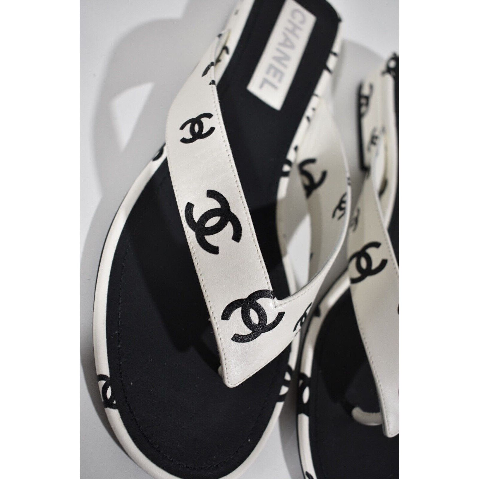 Chanel Chanel 22M White Black Printed Lambskin CC Logo Thong Size US 10 / IT 40 - 6 Thumbnail