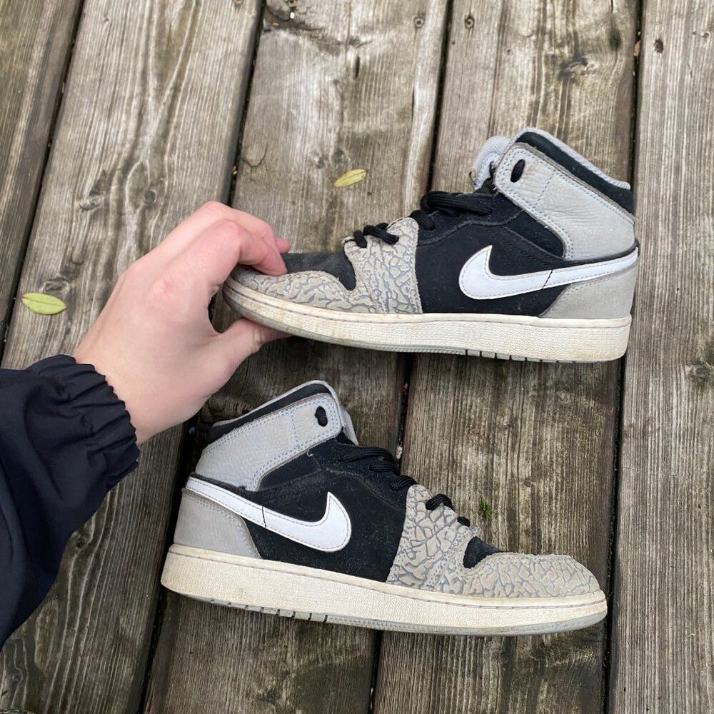 Jordan Brand Nike Air Jordan 1 Mid SE Elephant Print Size 5 Gray Size US 5 / EU 37 - 8 Thumbnail