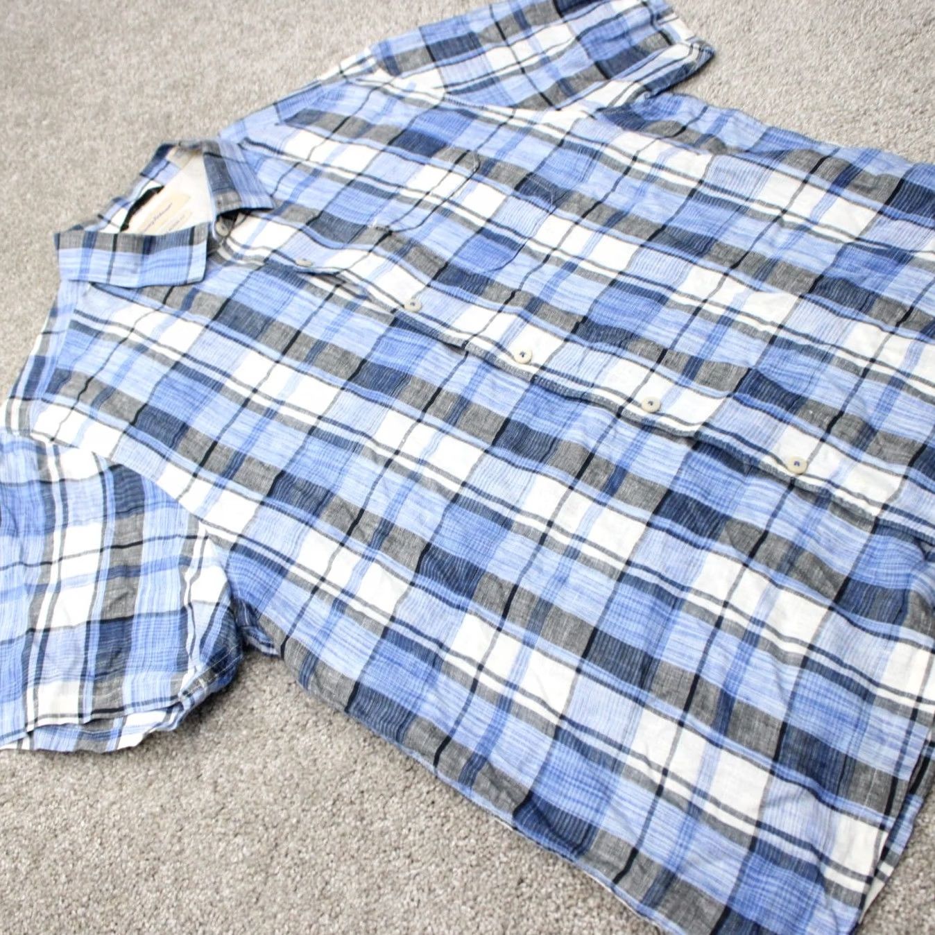 Tommy Bahama Tommy Bahama Shirt Mens XL Blue/Black Island Modern Fit 100% Linen S/S Button Up Shirt Mens XL Blue/Black Island Hawaiian Casual 90s? Size US XL / EU 56 / 4 - 6 Thumbnail