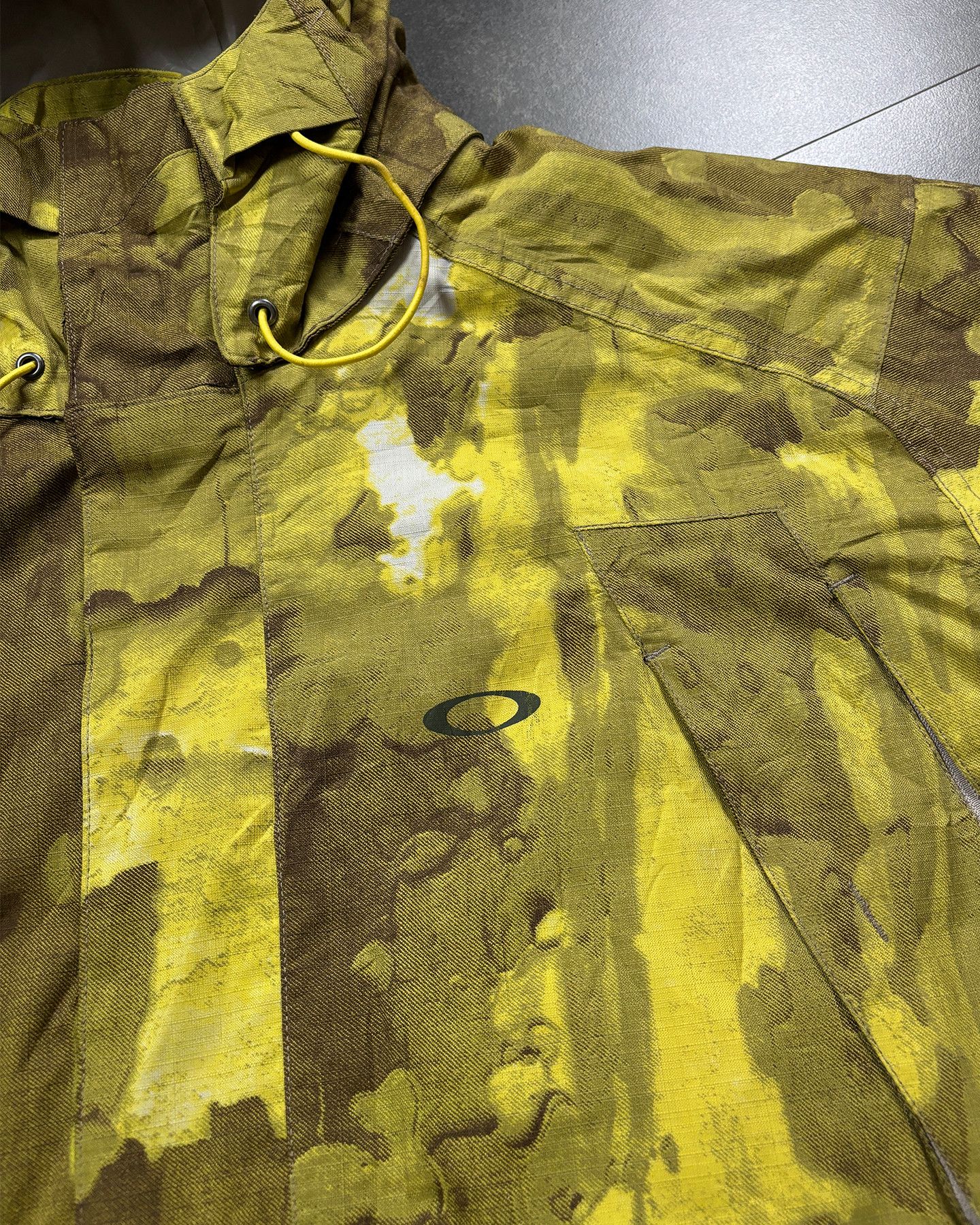 Oakley 00s Oakley Down Geometric Pattern Magnetic Closure Jacket Size US XL / EU 56 / 4 - 4 Thumbnail