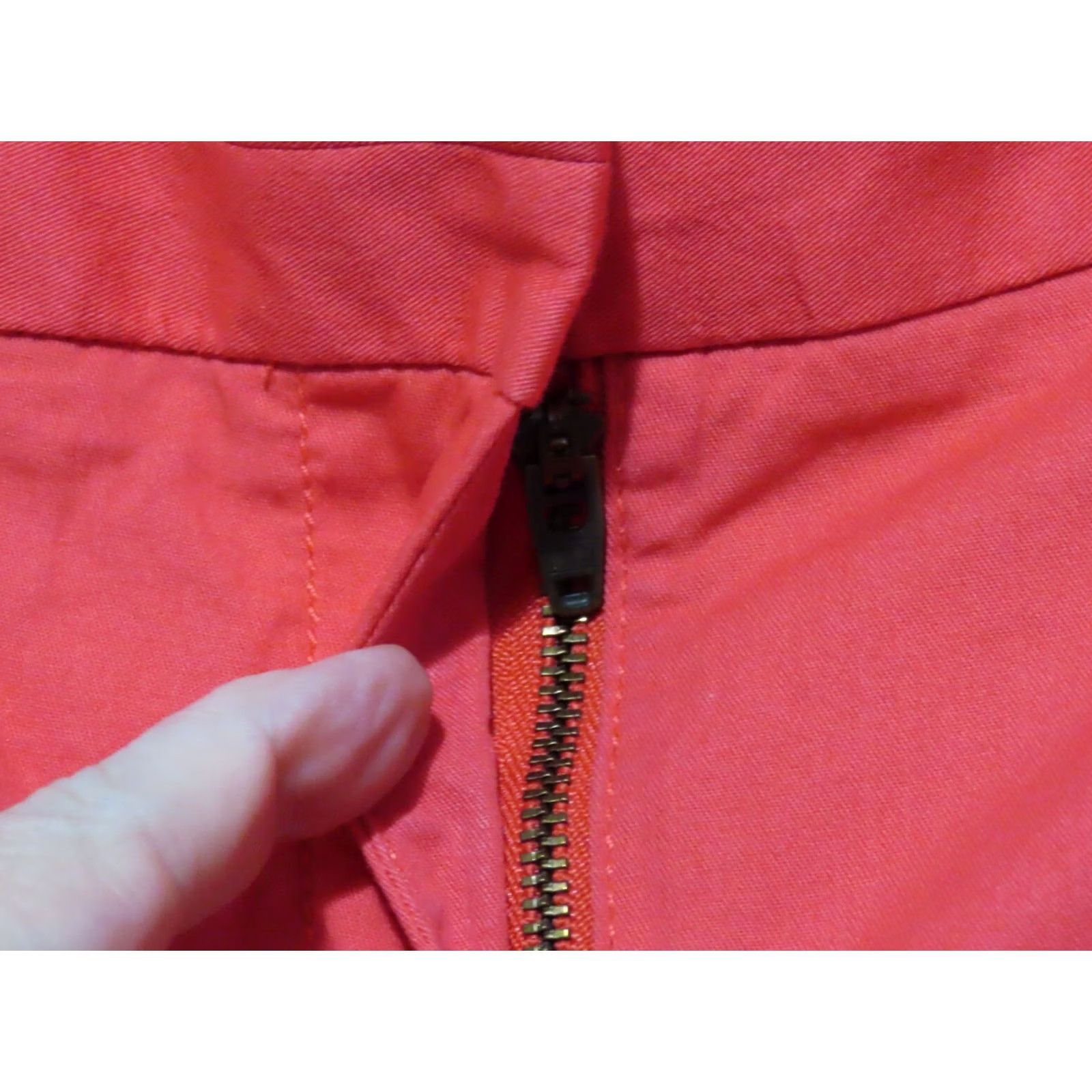 J.Crew J.CREW Women's 6 Hot Pink Chino Shorts 4" Inseam Solid Cotton Blend Regular Rise City Colorful Pockets Zip Front Casual Adults Mens Womens Girls Boys Size 28" / US 6 / IT 42 - 4 Thumbnail