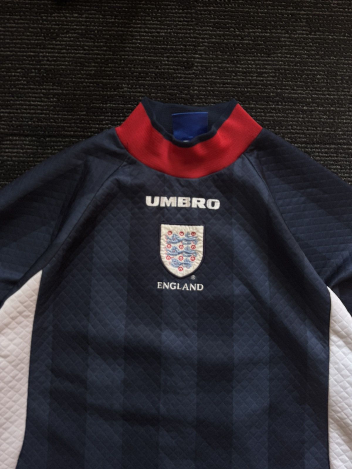 Umbro England 1997-98 Away Goalkeeper shirt Size US XL / EU 56 / 4 - 5 Thumbnail