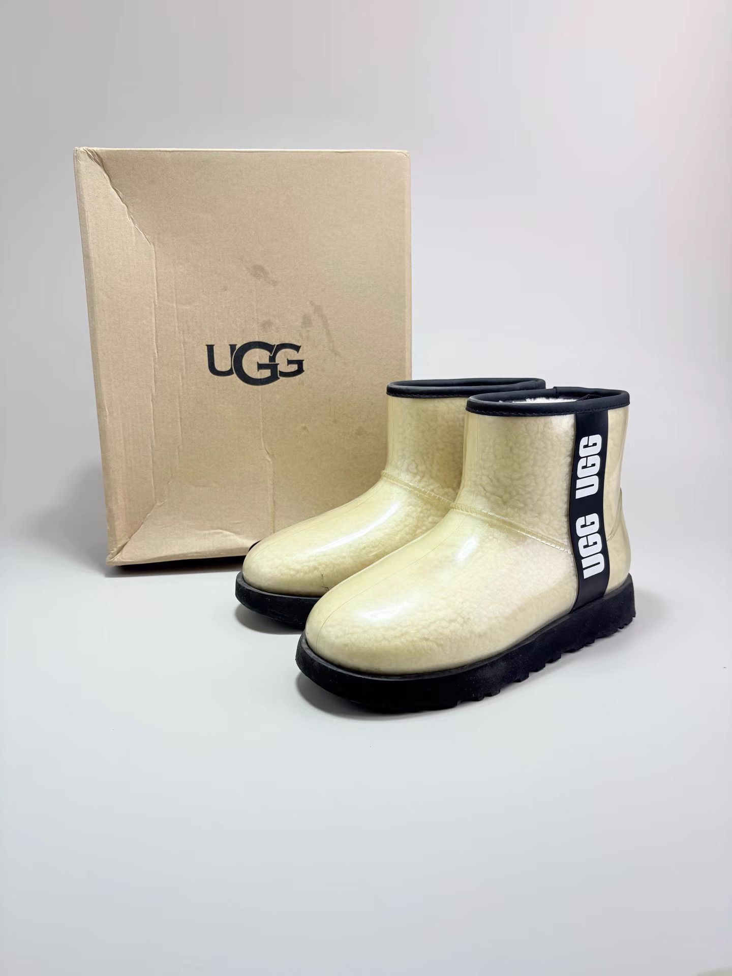 Ugg UGG Waterproof Candy Color Snow Boots Size US 7 / IT 37 - 1 Thumbnail