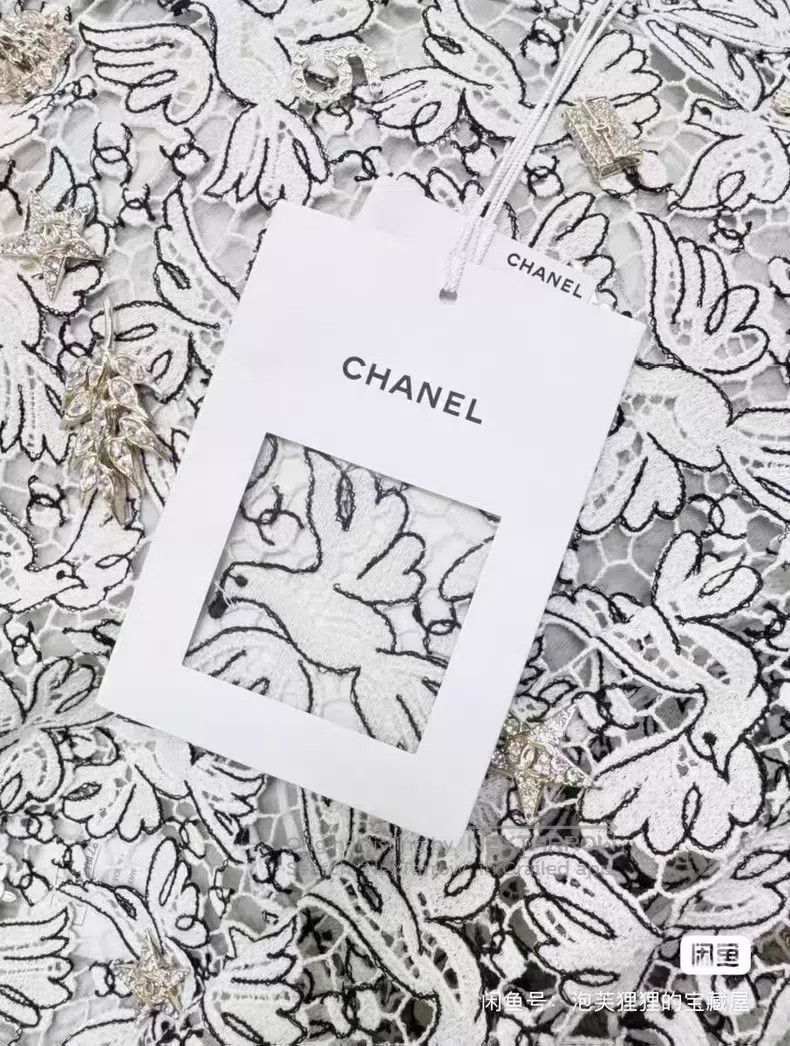 Chanel Chanel Long-sleeved lace dress with badge embroidery and p Size XXS / US 00 / IT 34 - 5 Thumbnail