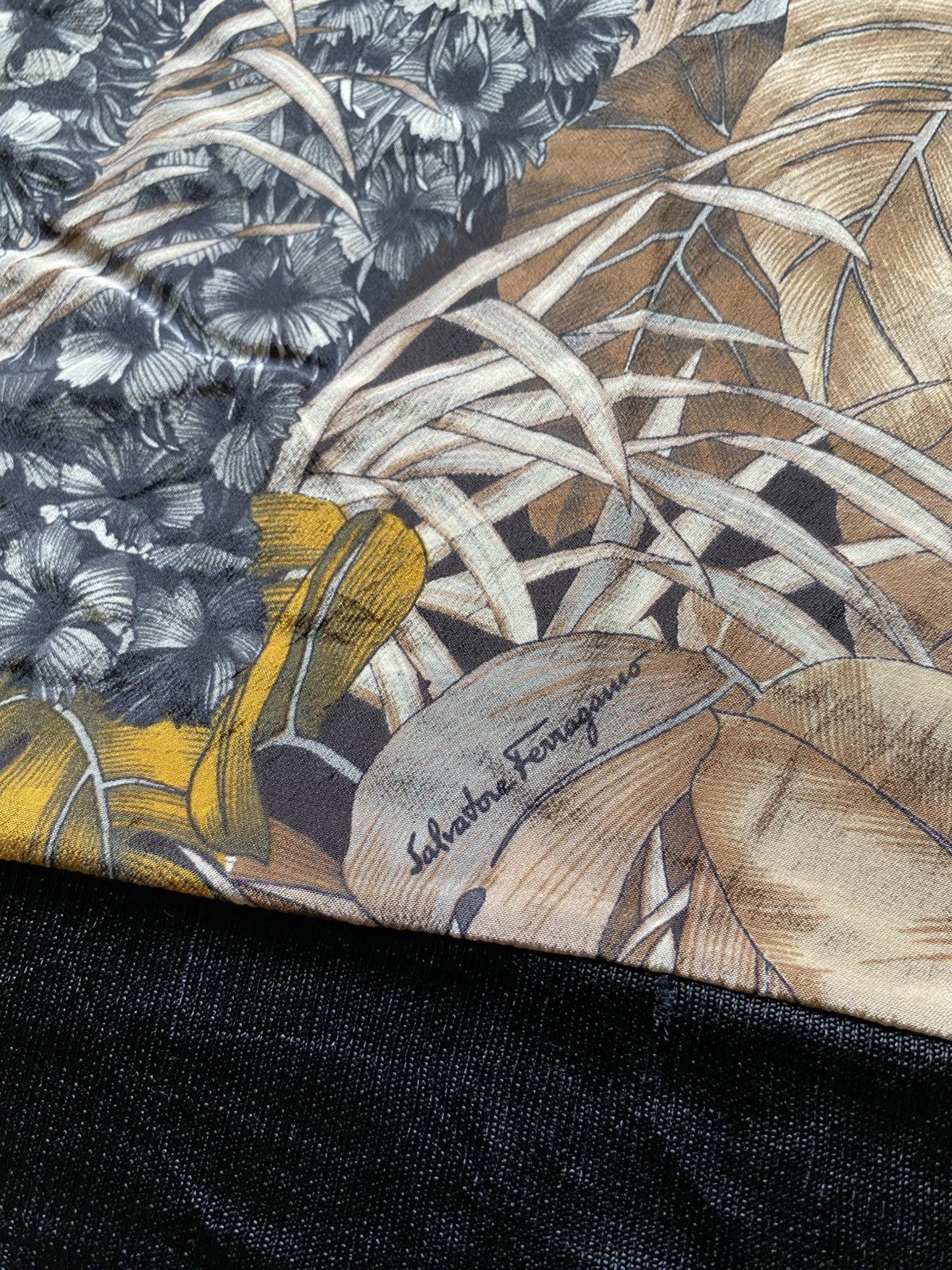 Salvatore Ferragamo Vintage Salvatore Ferragamo Silk Over Tiger Print Size US L / EU 52-54 / 3 - 6 Thumbnail