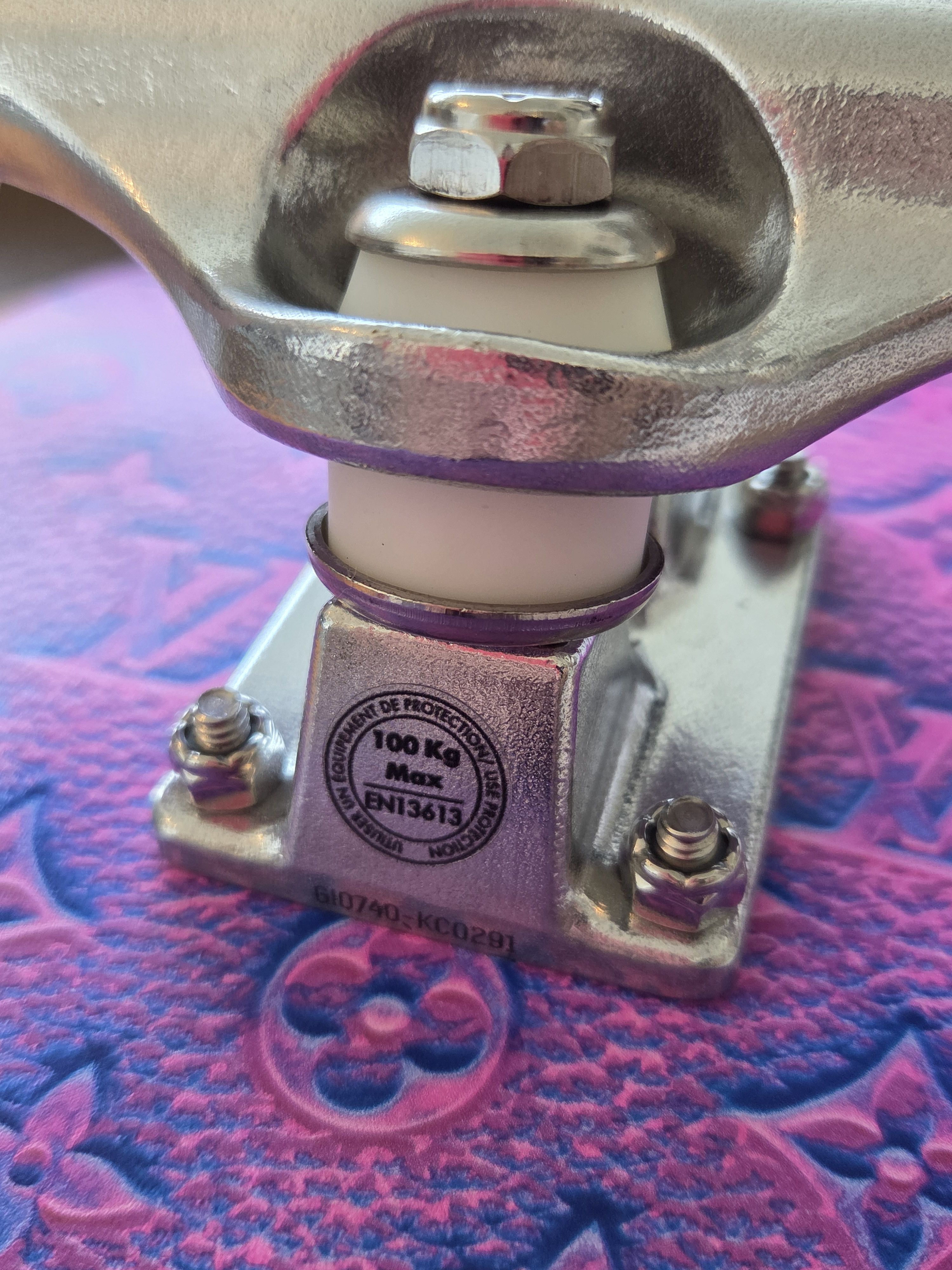 Louis Vuitton NIB Louis Vuitton illusion logo pink blue skateboard 🛹 Size ONE SIZE - 7 Thumbnail