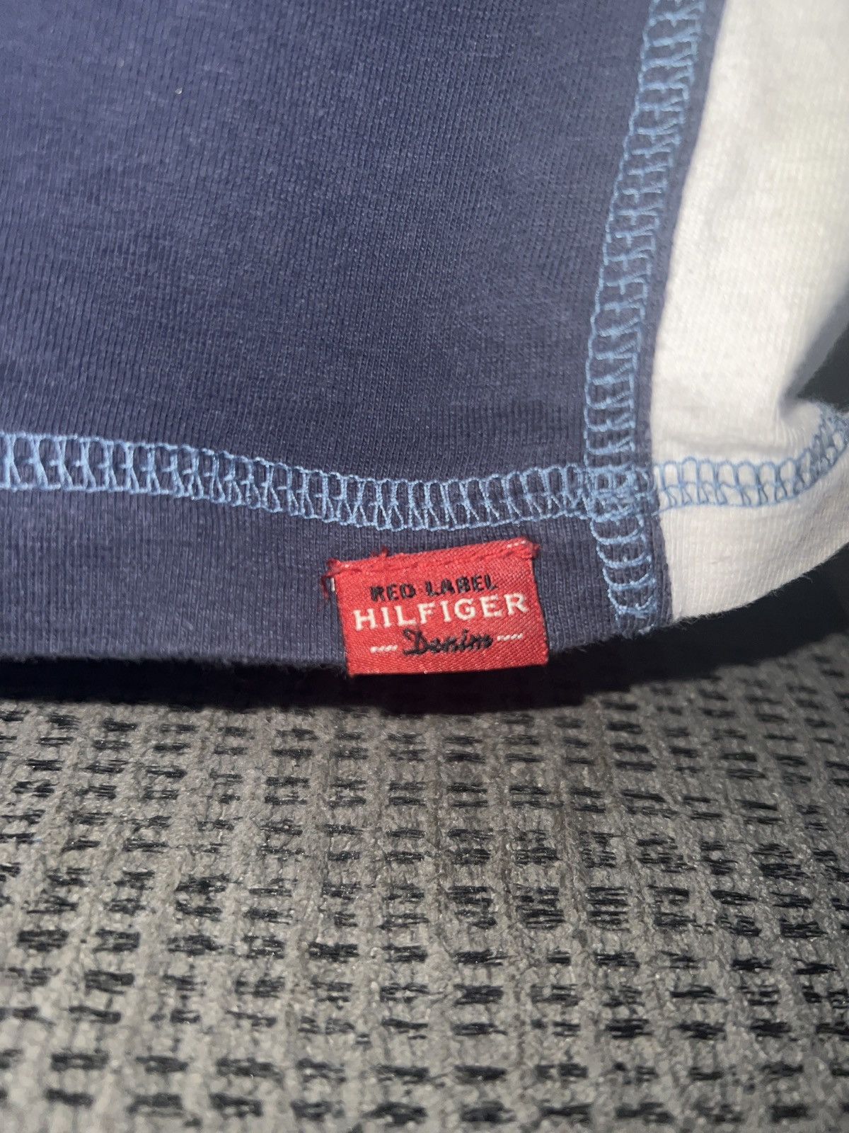 Tommy Hilfiger Hilfiger Denim Red Label Logo V-Neck Tee Size US XXL / EU 58 / 5 - 3 Thumbnail