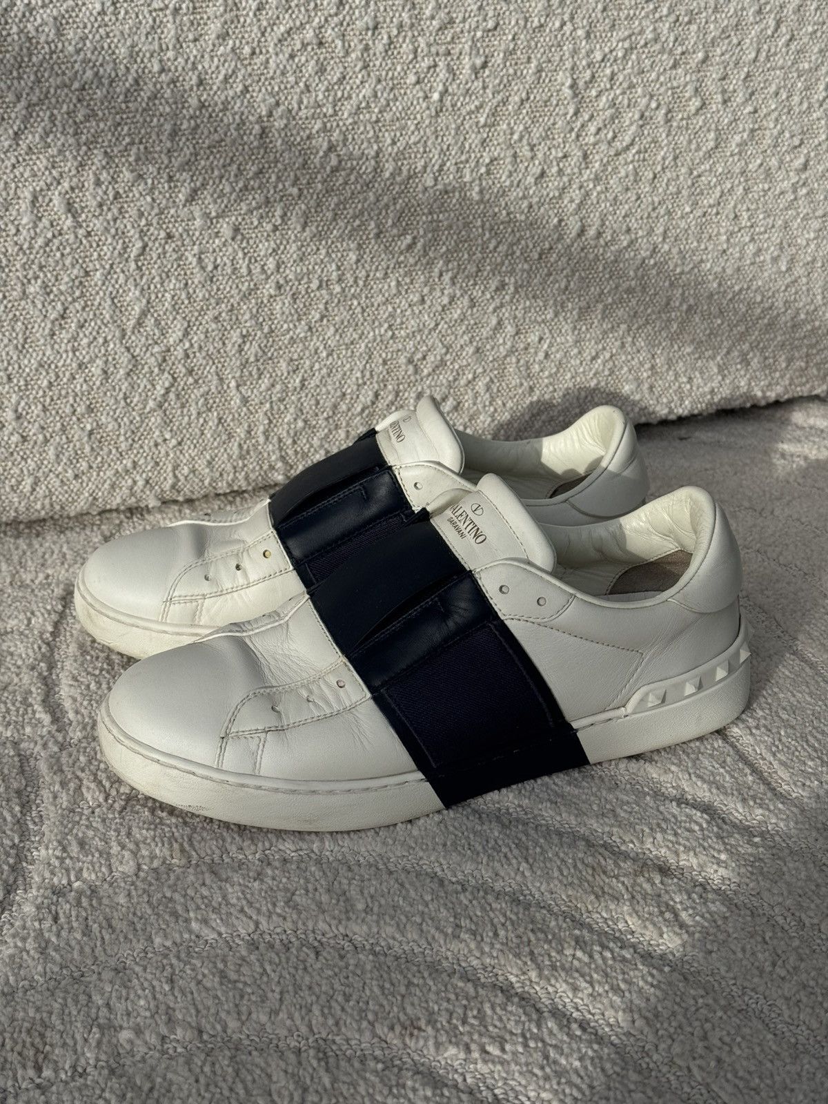 Valentino Valentino Garavani Open Low-Top Sneakers White/Navy(TP938Y2) Size US 7 / EU 40 - 3 Thumbnail