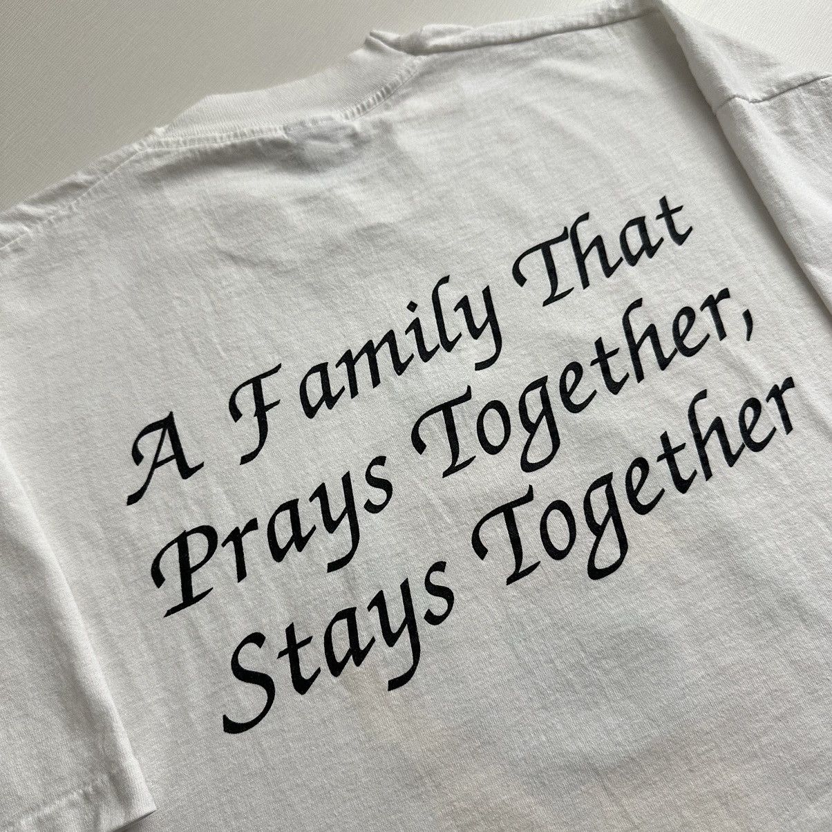 Vintage Vintage “A Family That Prays Together Stays Together” Tshirt Size US XL / EU 56 / 4 - 9 Thumbnail