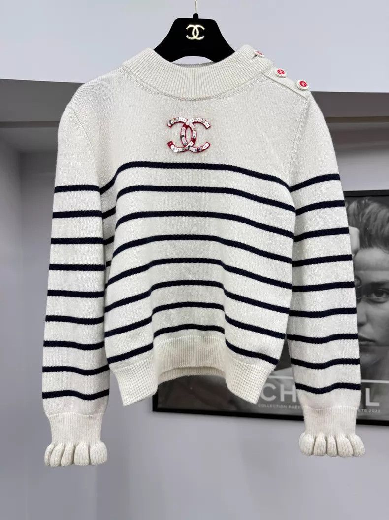 Chanel Chanel Black and white color block large logo knitted stri Size XXS / US 00 / IT 34 - 1 Thumbnail