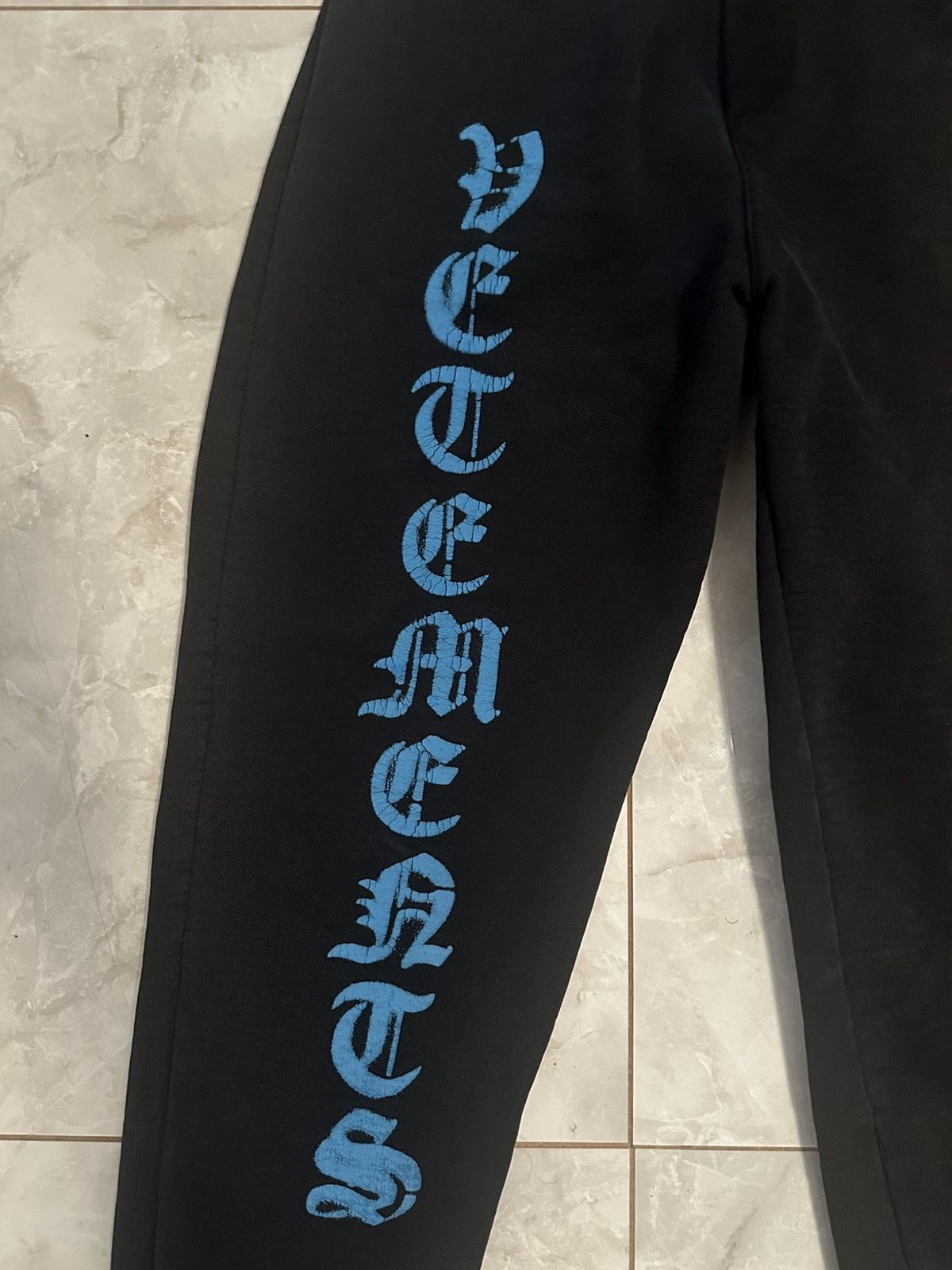Other Vet enemy’s Black Gothic Logo Sweatpants Size US 30 / EU 46 - 2 Thumbnail