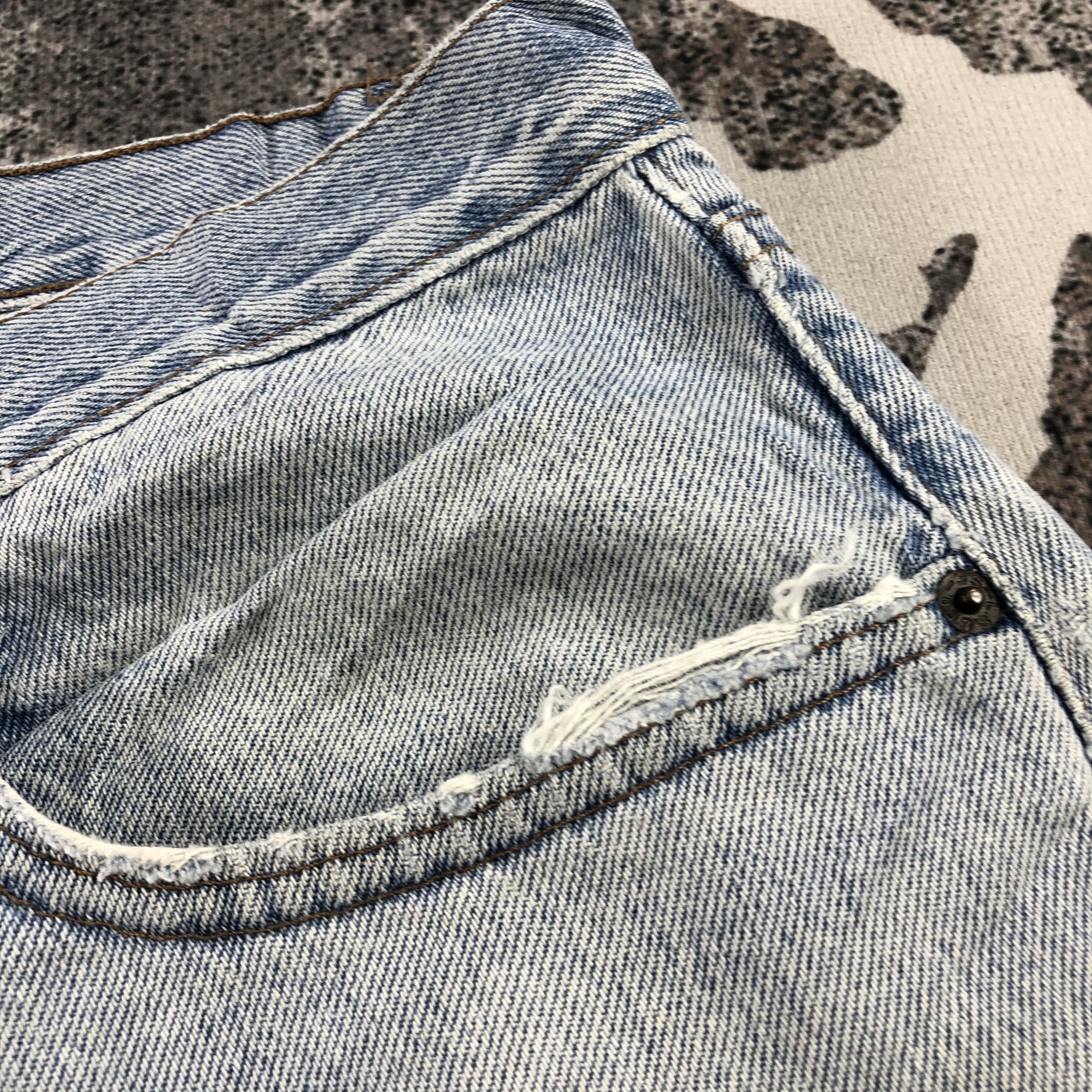 Levi's Vintage Levis 569 Jeans Distress Light wash Denim KJ907 Size US 32 / EU 48 - 12 Thumbnail