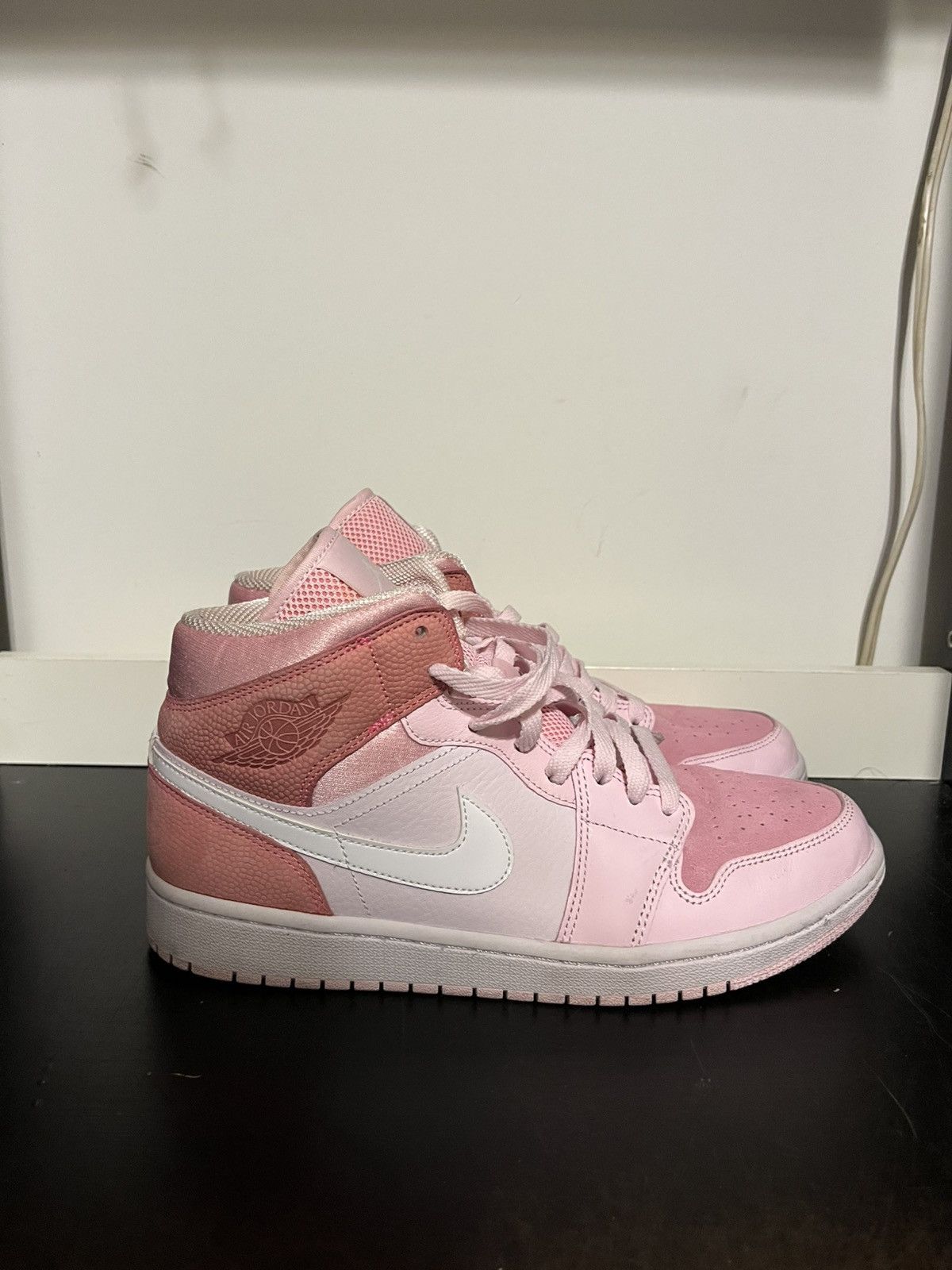Jordan Brand Air Jordan 1 Mid Digital Pink Women’s 10.5 CW5379-600 Size US 10.5 / IT 40.5 - 1 Thumbnail