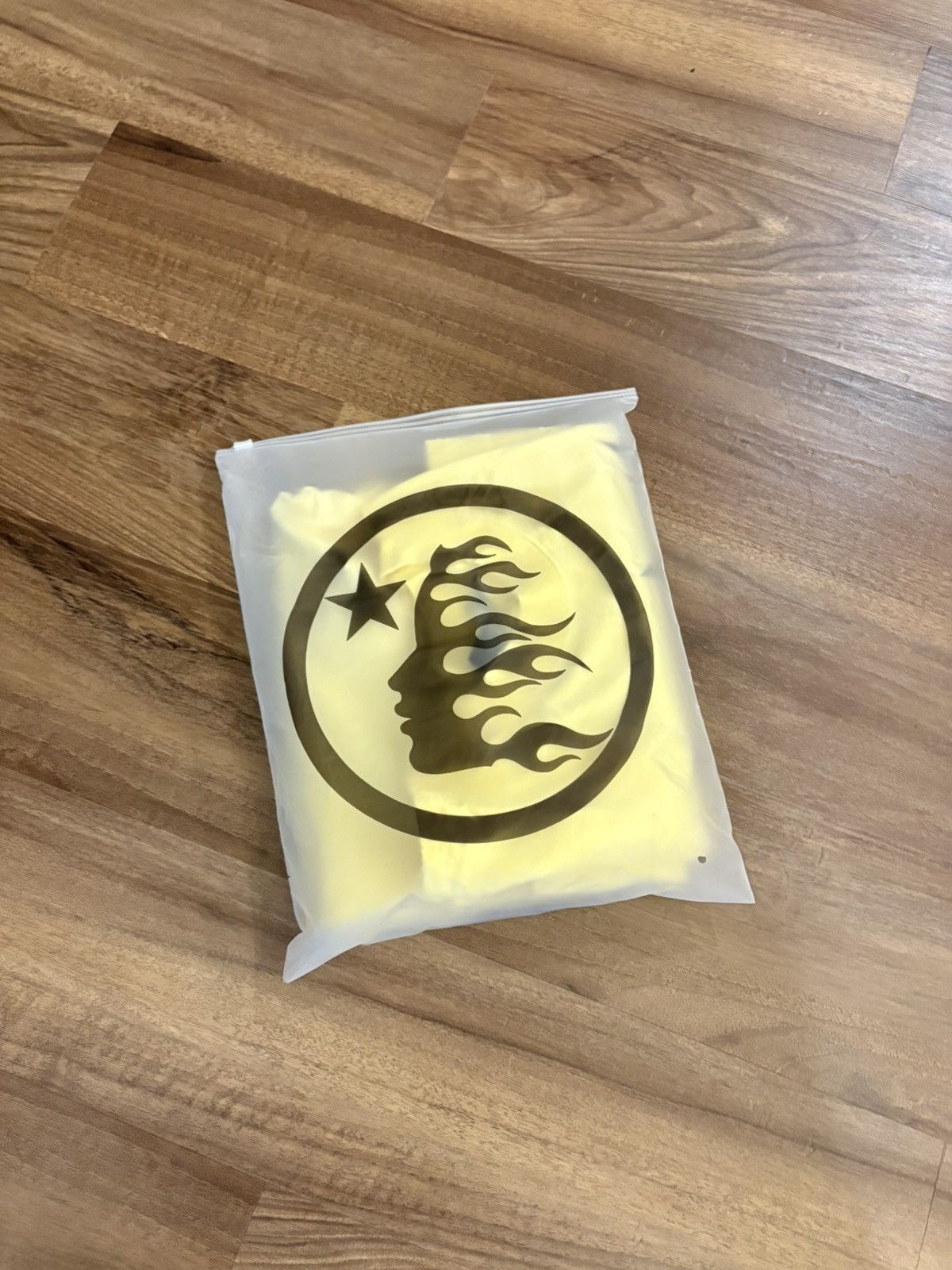 HELLSTAR HELLSTAR Yellow Crack Tee size medium New authentic Size US M / EU 48-50 / 2 - 7 Thumbnail