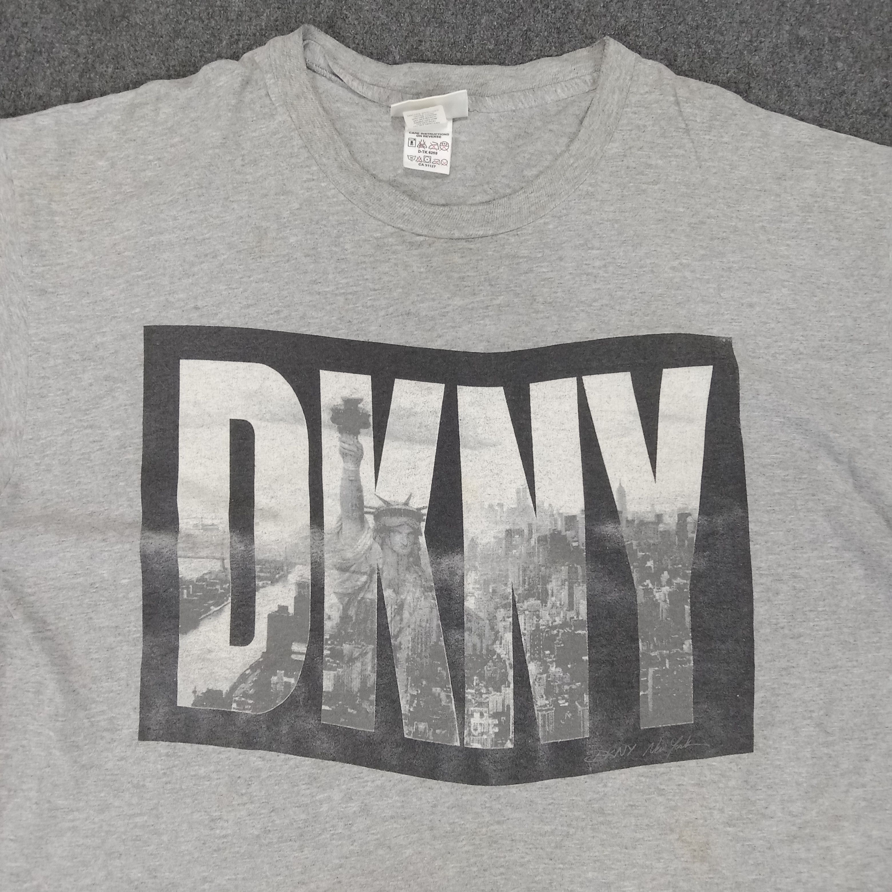 DKNY × Vintage DKNY New York Art American Designer Tshirt Size US XL / EU 56 / 4 - 2 Thumbnail