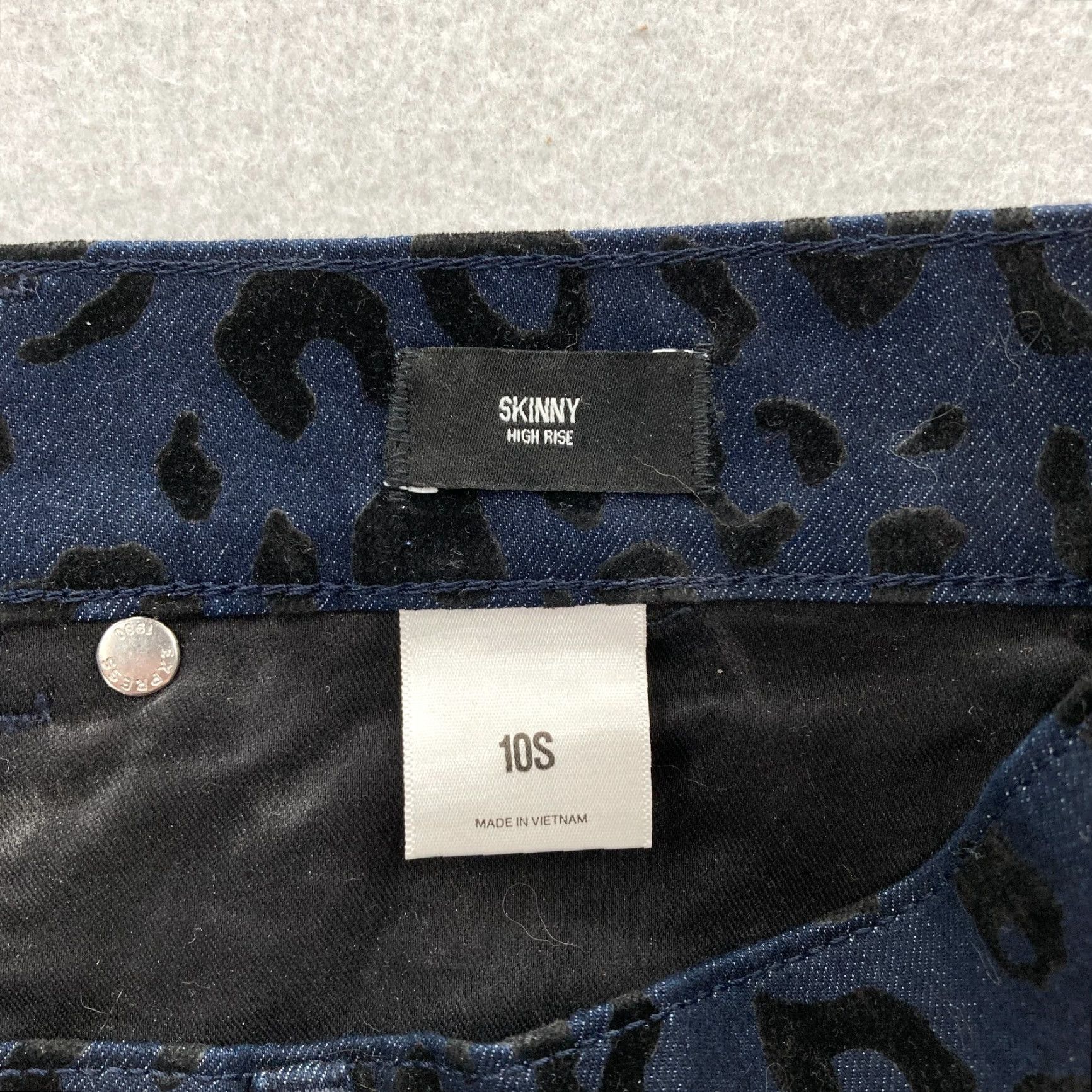 Express EXPRESS Women's 10 Short Blue Leopard Stretch Fabric Skinny Leg Pants High Rise Size 24" / US 00 / IT 34 - 5 Thumbnail