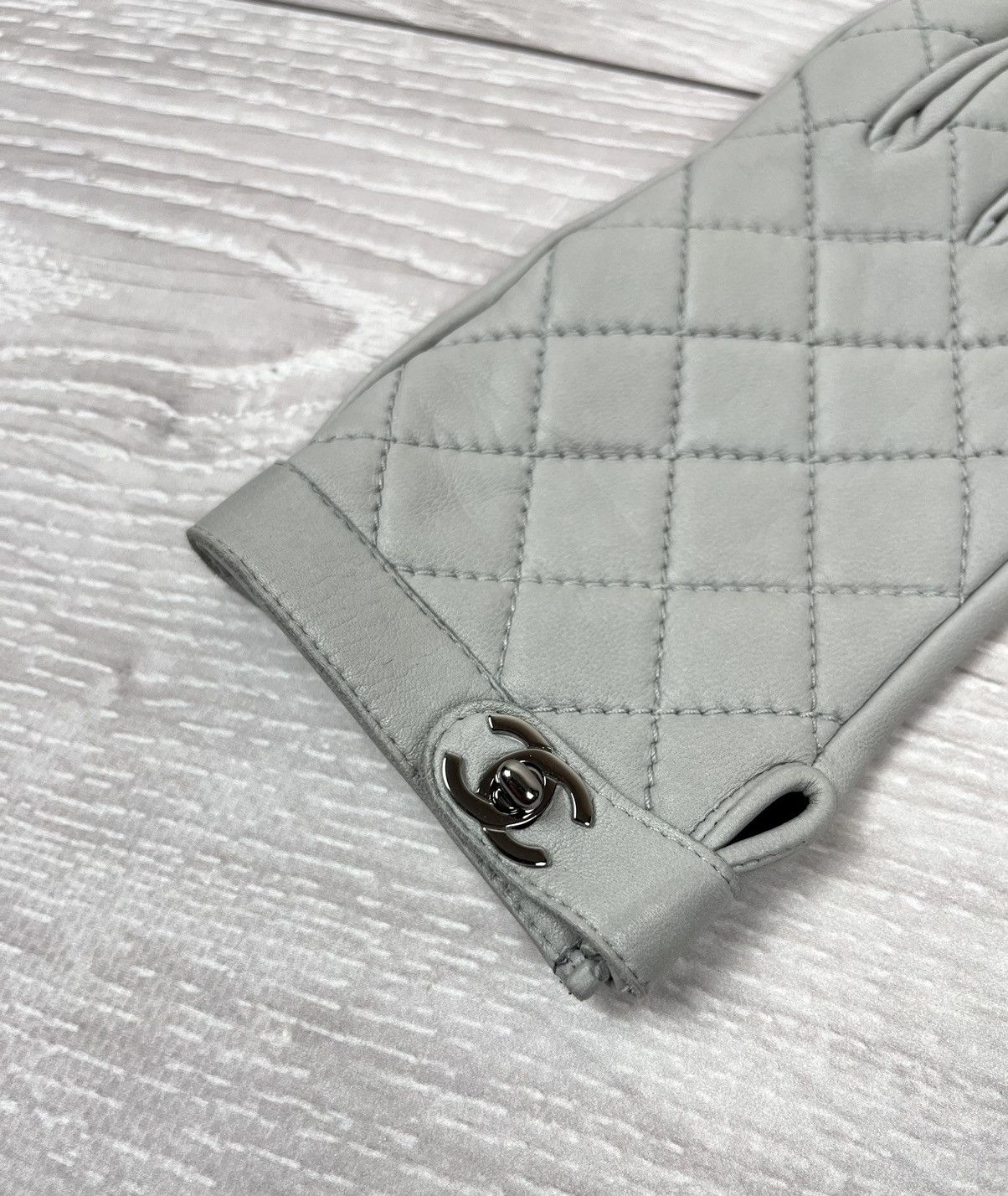 Chanel Chanel Luxury Grey Leather Lambskin Silk Lining Logo Gloves Size ONE SIZE - 18 Thumbnail