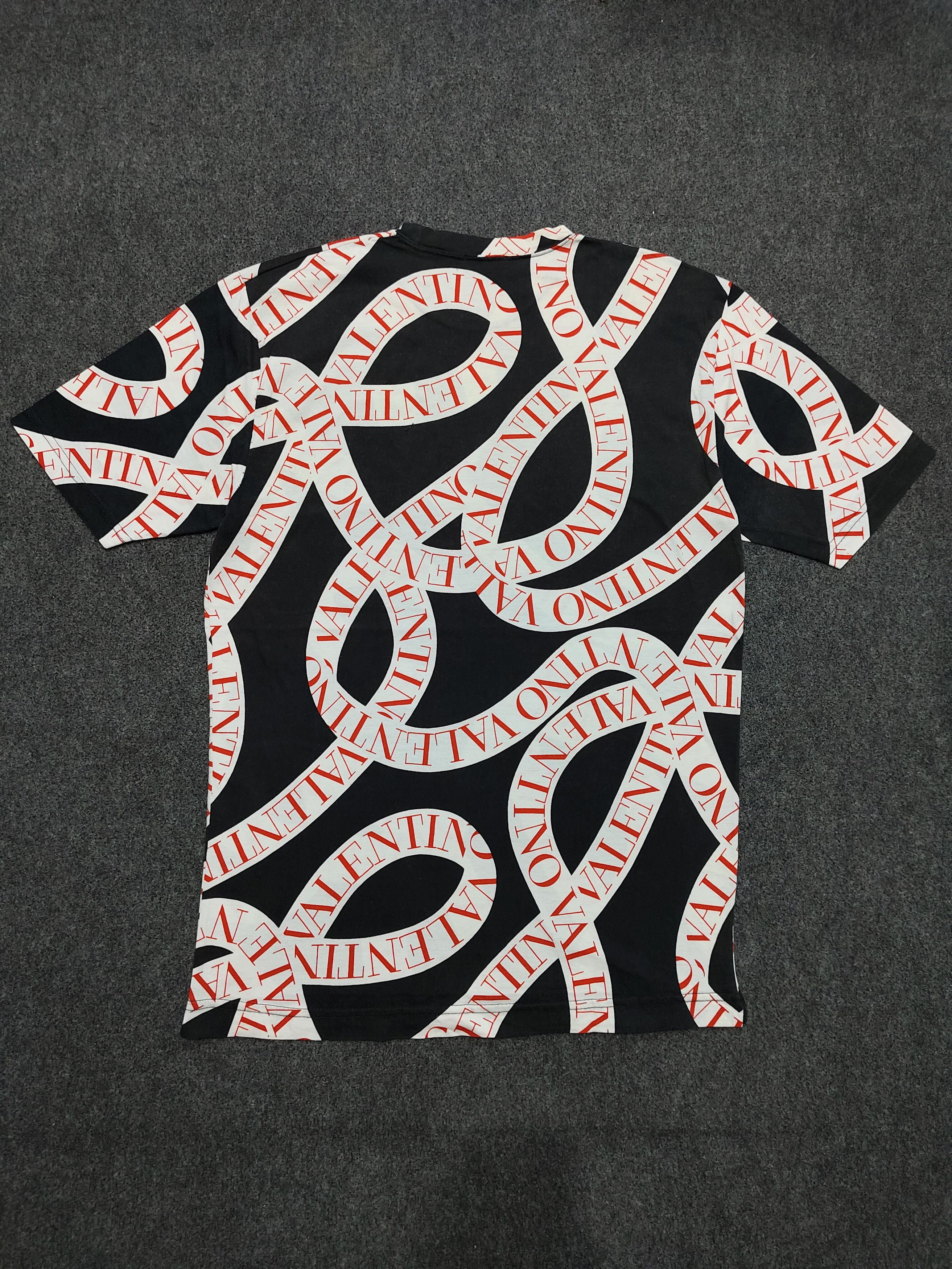 Valentino 2000s Valentino🔥Rare AOP Typography Tshirt Size M / US 6-8 / IT 42-44 - 4 Thumbnail