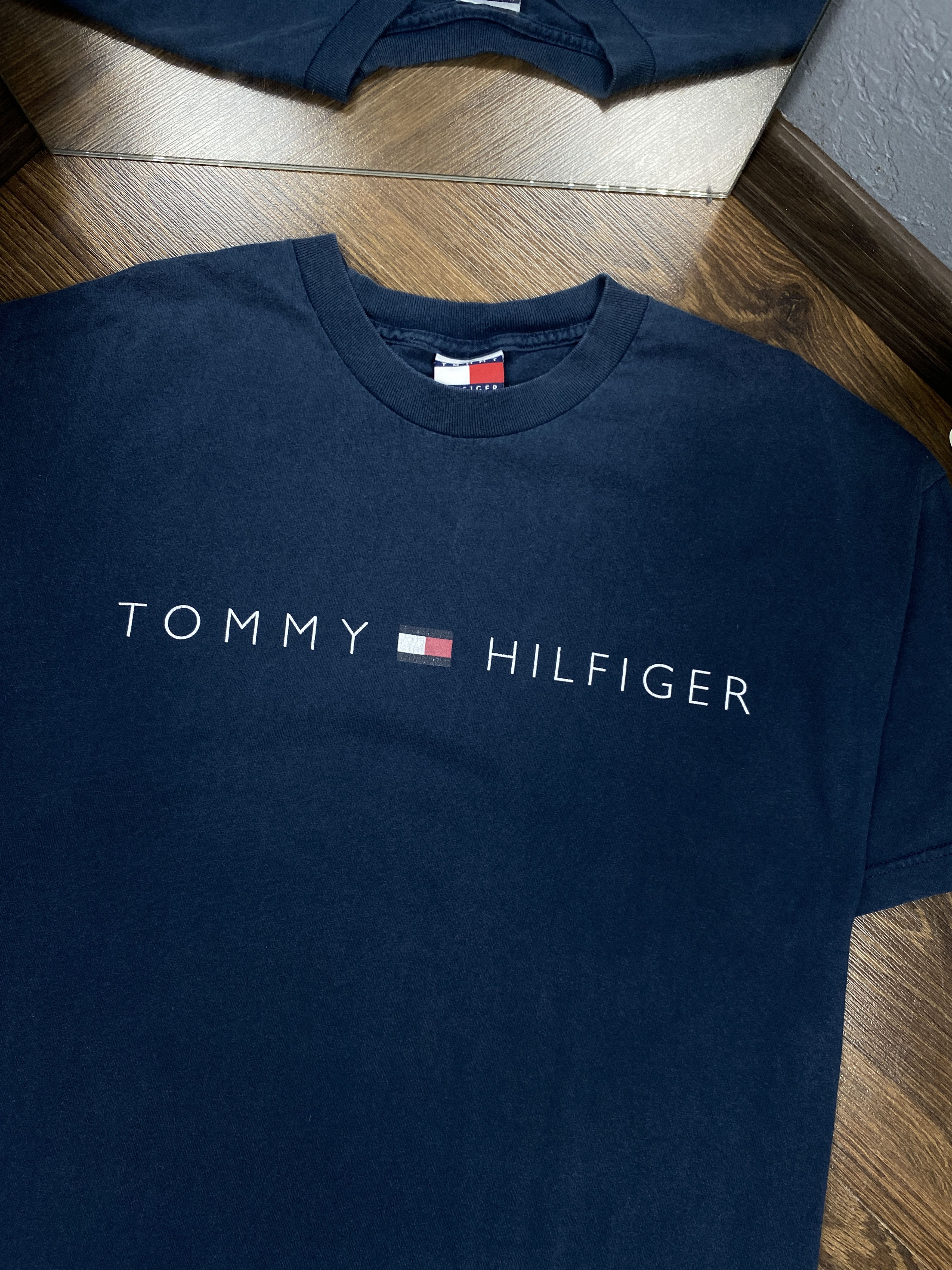 Tommy Hilfiger Tommy Hilfiger Vintage Mens T-Shirt Size US XL / EU 56 / 4 - 2 Thumbnail