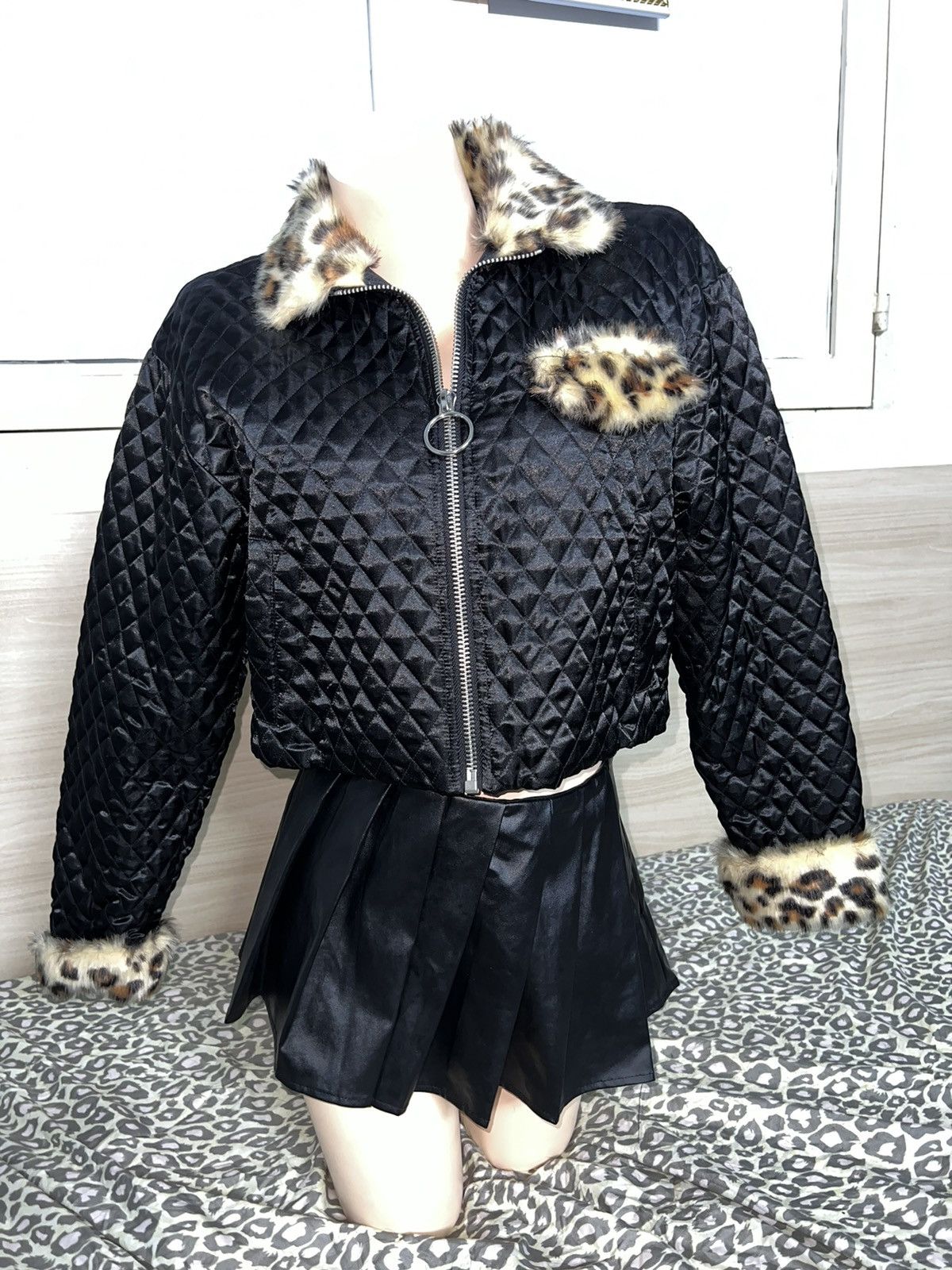 Dolls Kill Current Mood cropped puffer jacket 🐆🖤 Size S / US 4 / IT 40 - 3 Thumbnail